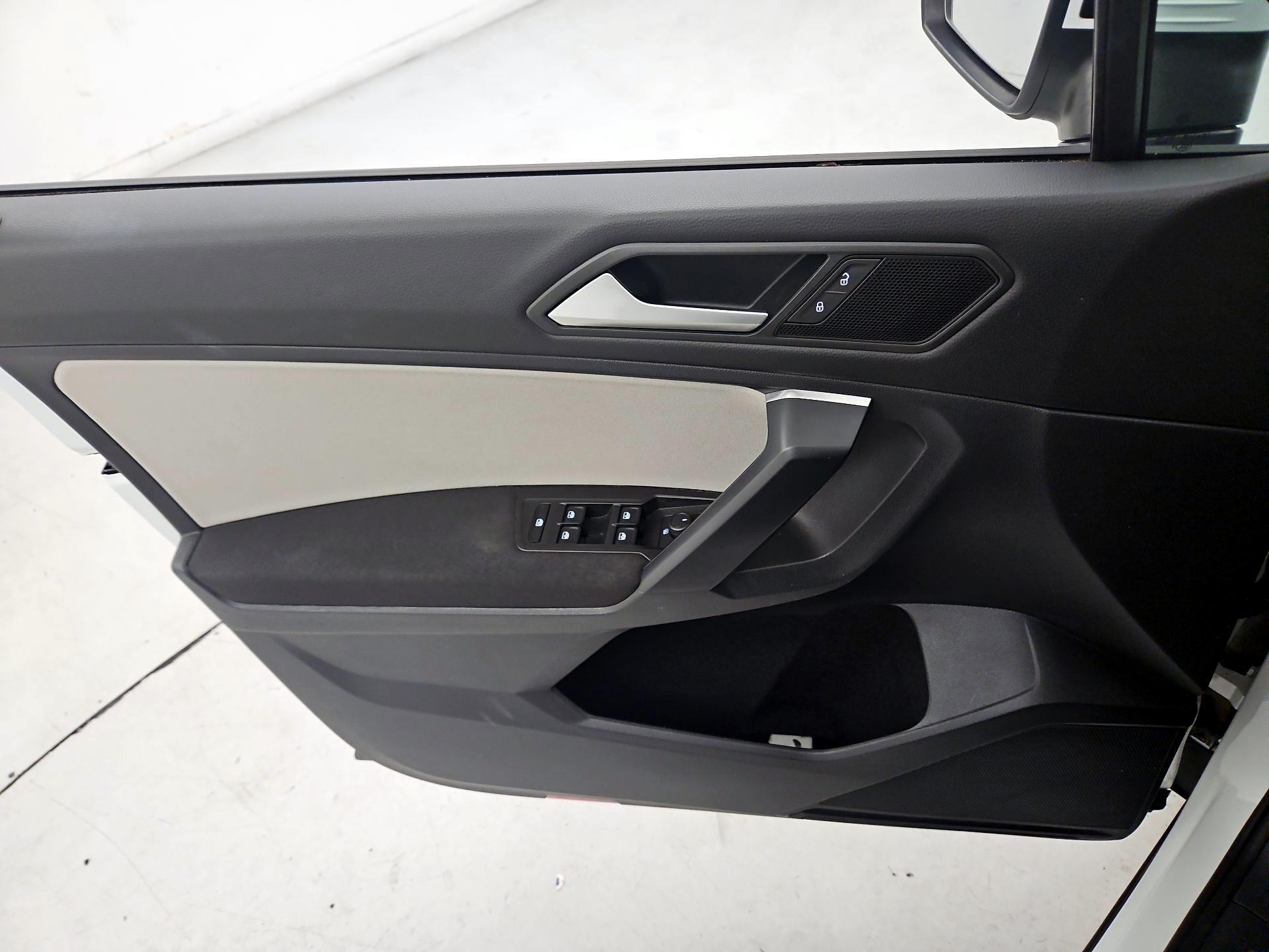 Thumbnail: 2021 Volkswagen Tiguan - 12