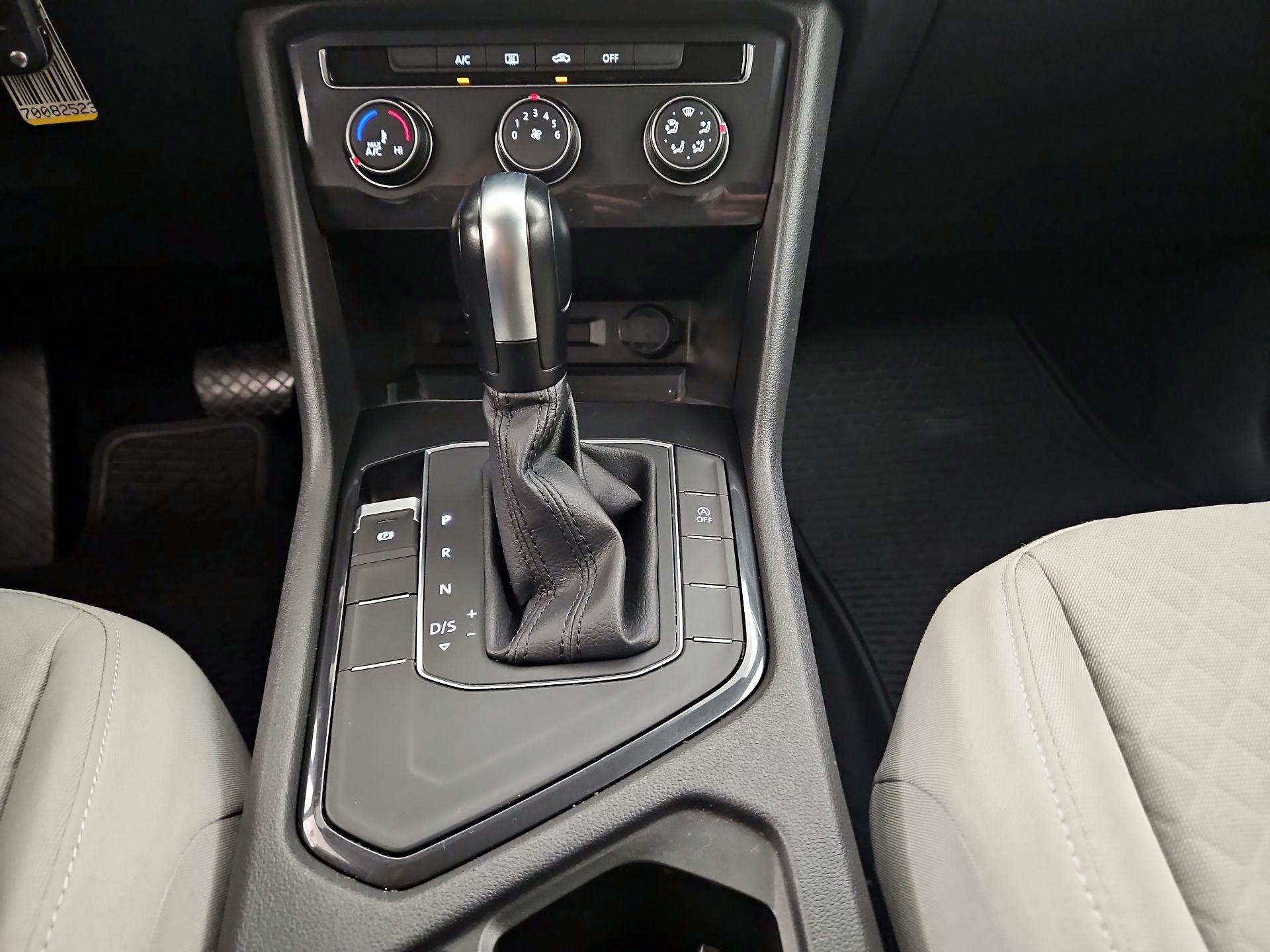 Thumbnail: 2021 Volkswagen Tiguan - 17