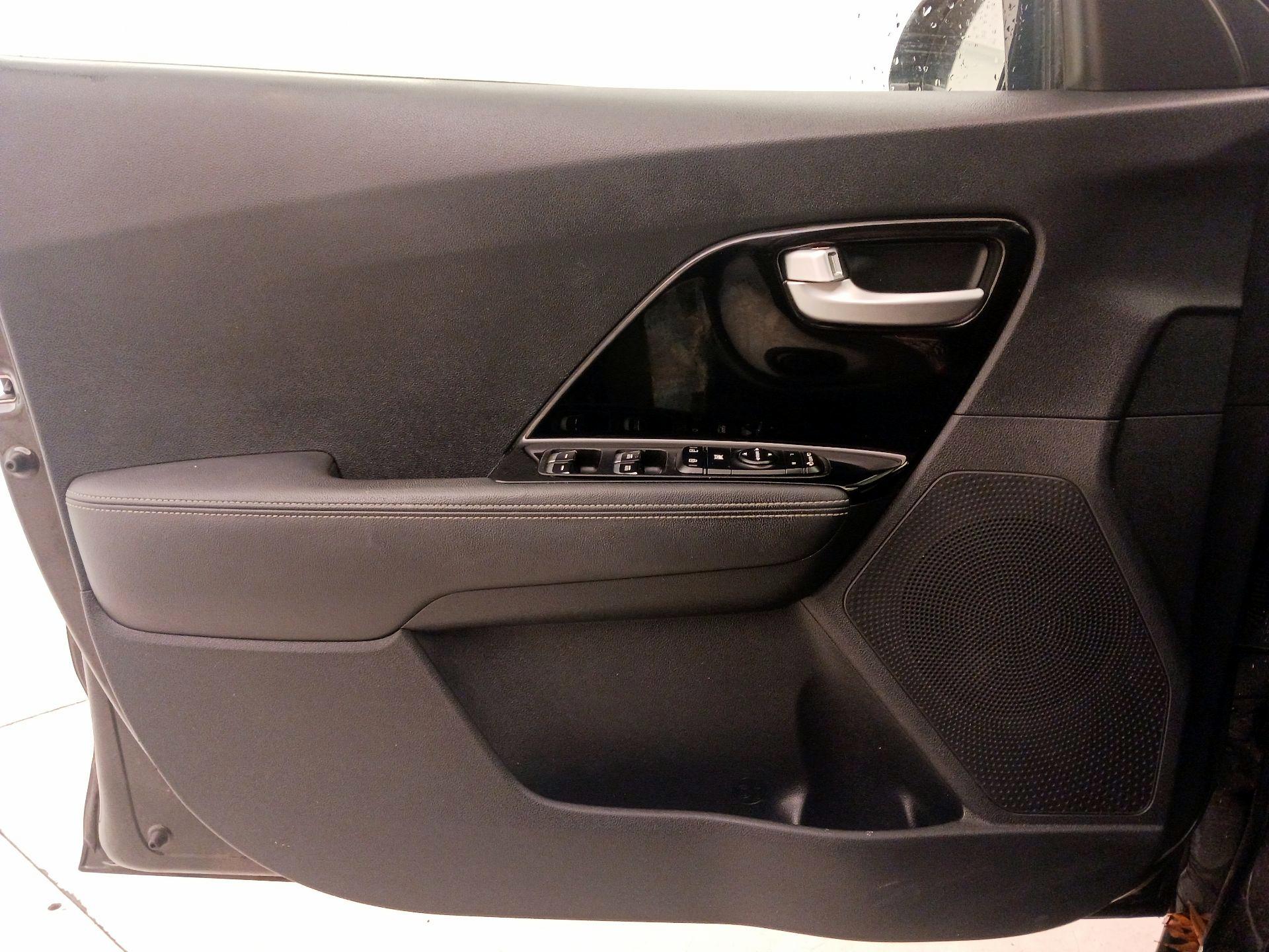 Thumbnail: 2018 Kia Niro - 12