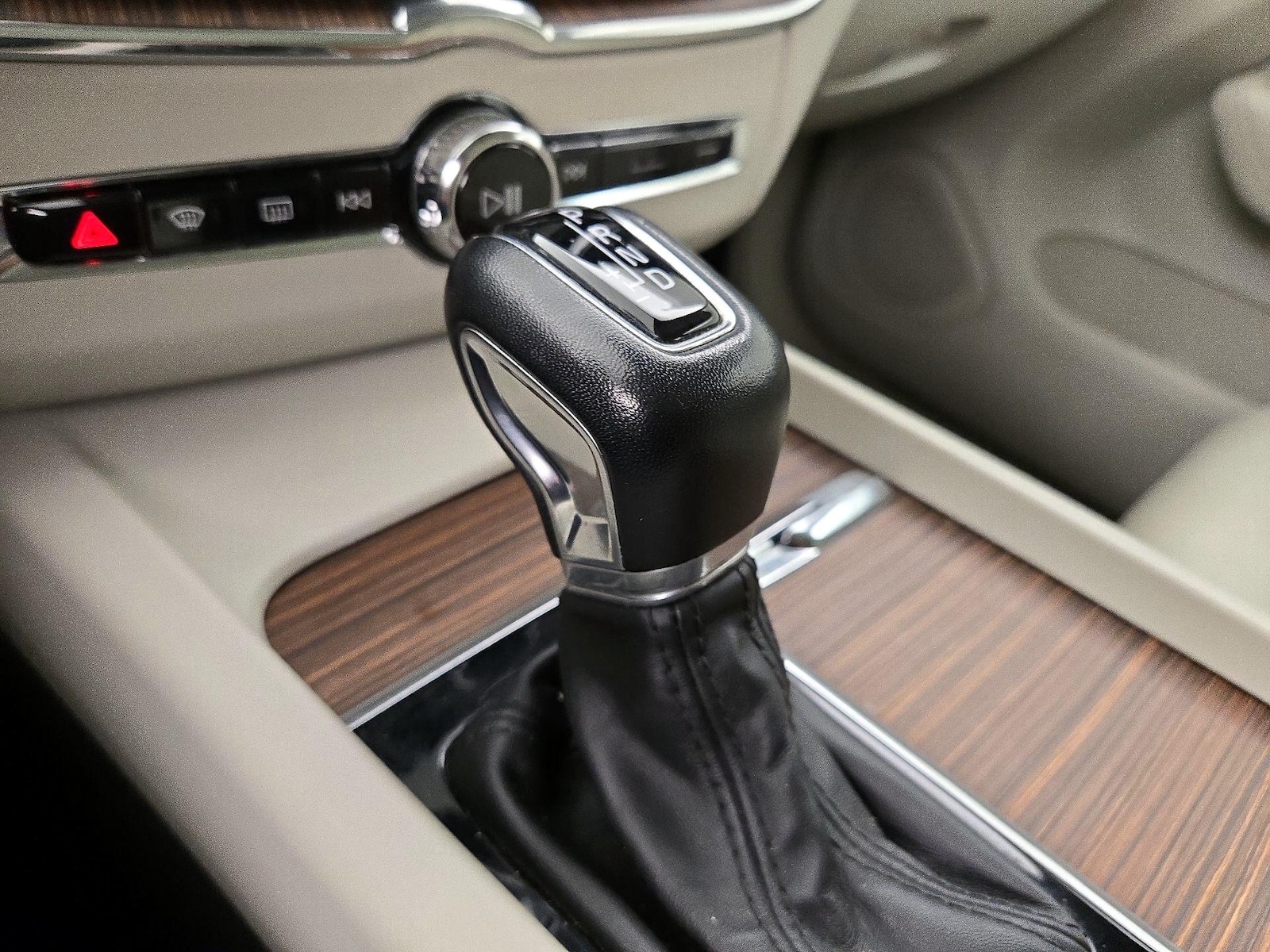 2019 Volvo XC60 T5 Momentum, photo 17
