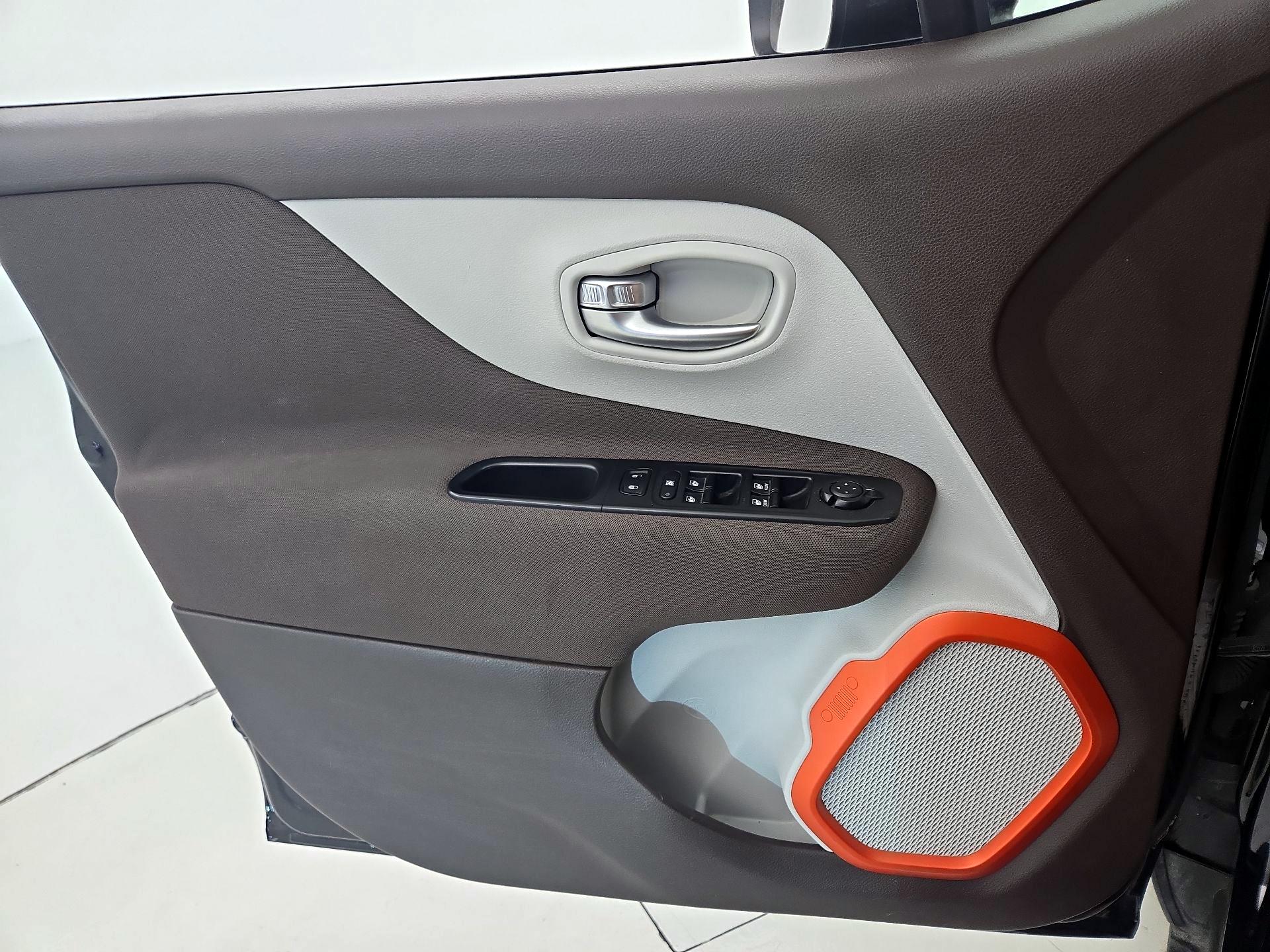 Thumbnail: 2015 Jeep Renegade - 12