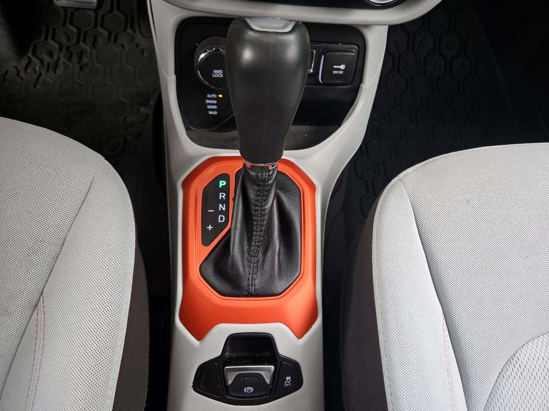 Thumbnail: 2015 Jeep Renegade - 18