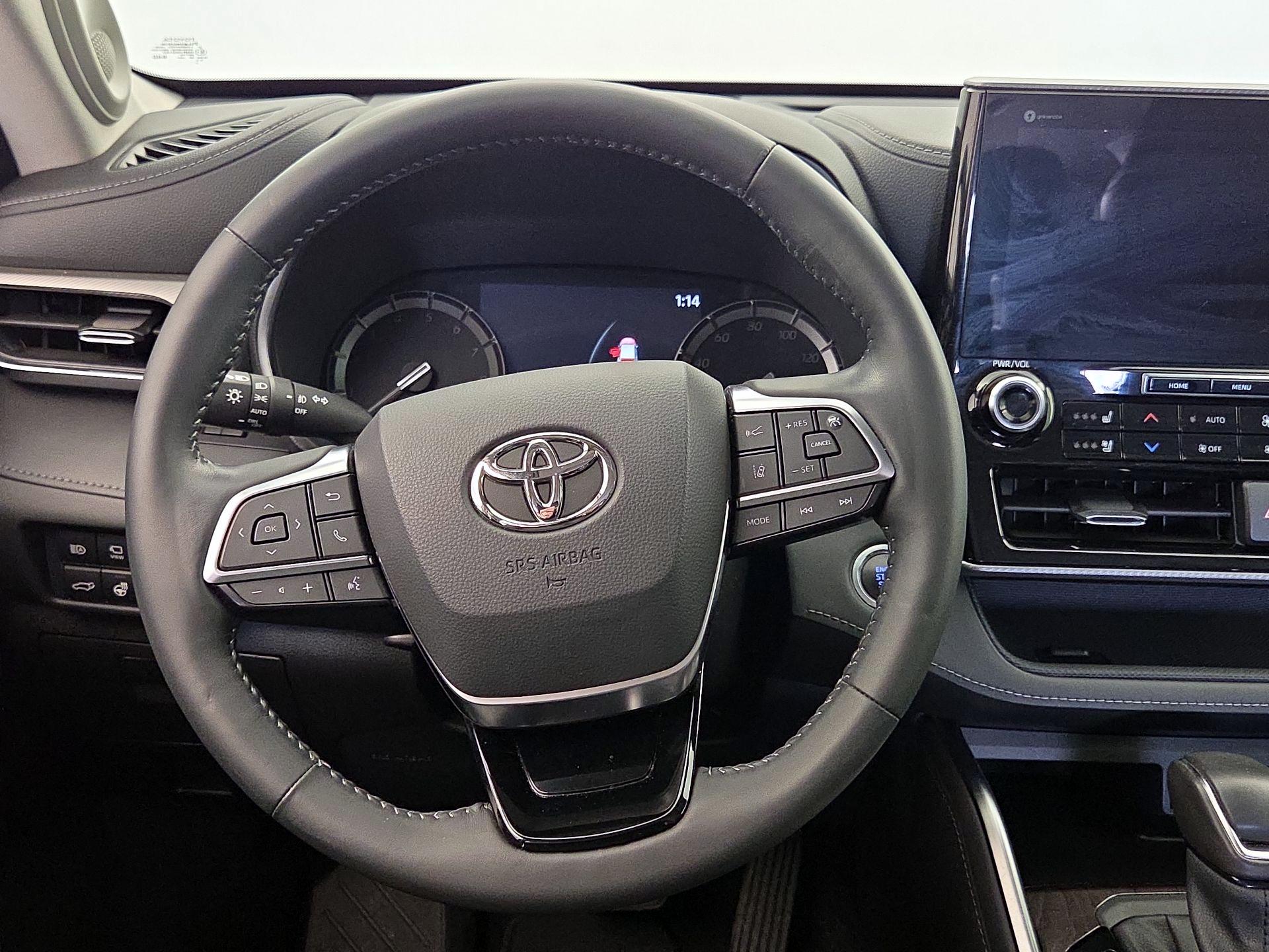 Thumbnail: 2021 Toyota Highlander - 10