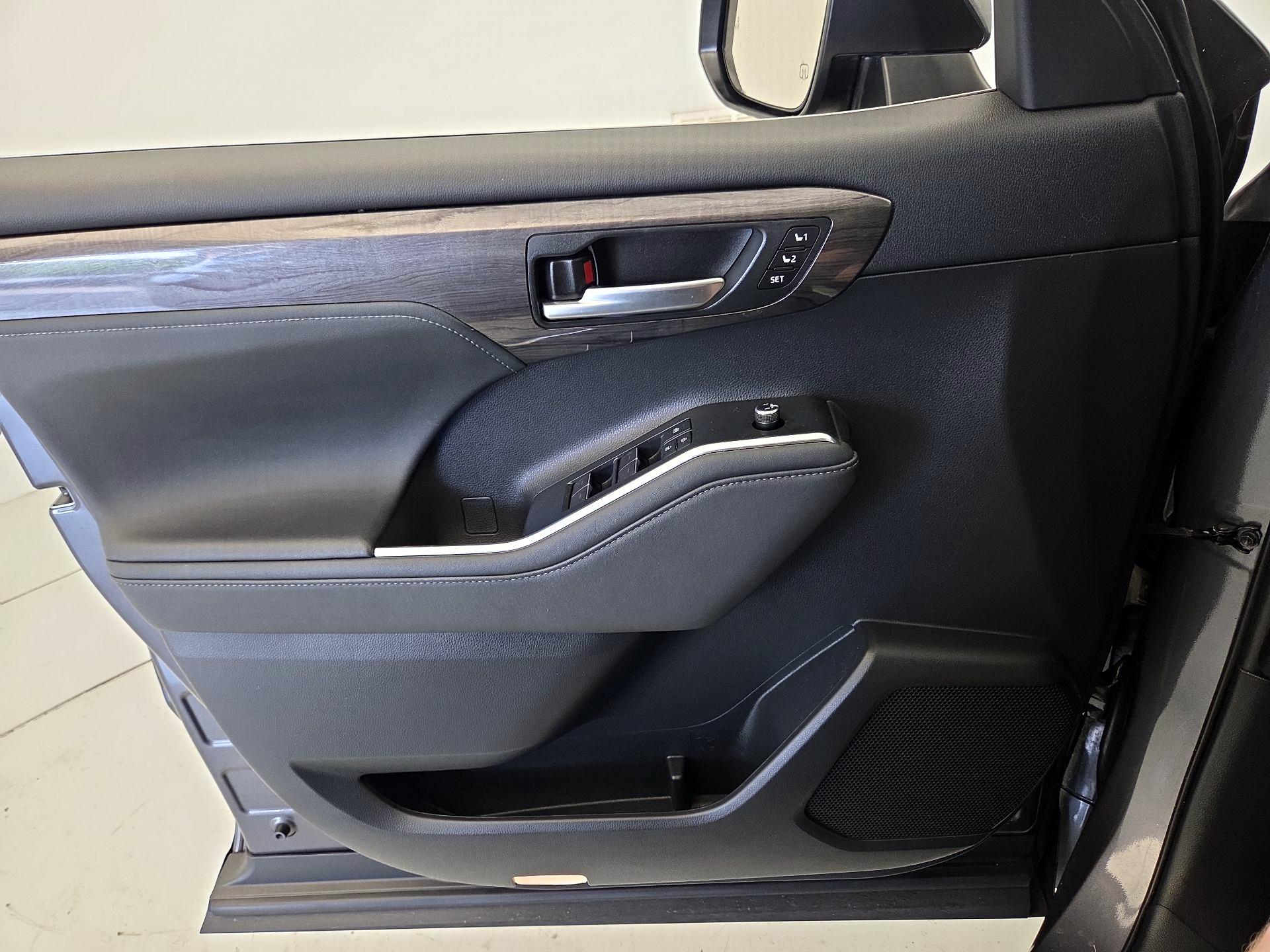 Thumbnail: 2021 Toyota Highlander - 12