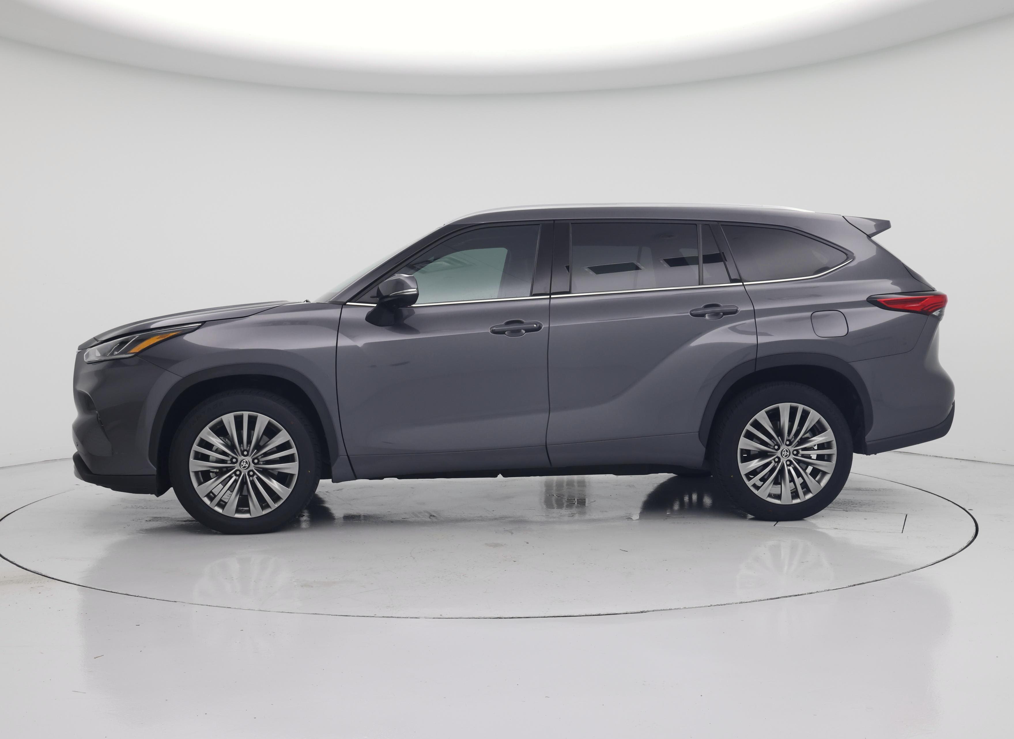 Thumbnail: 2021 Toyota Highlander - 3