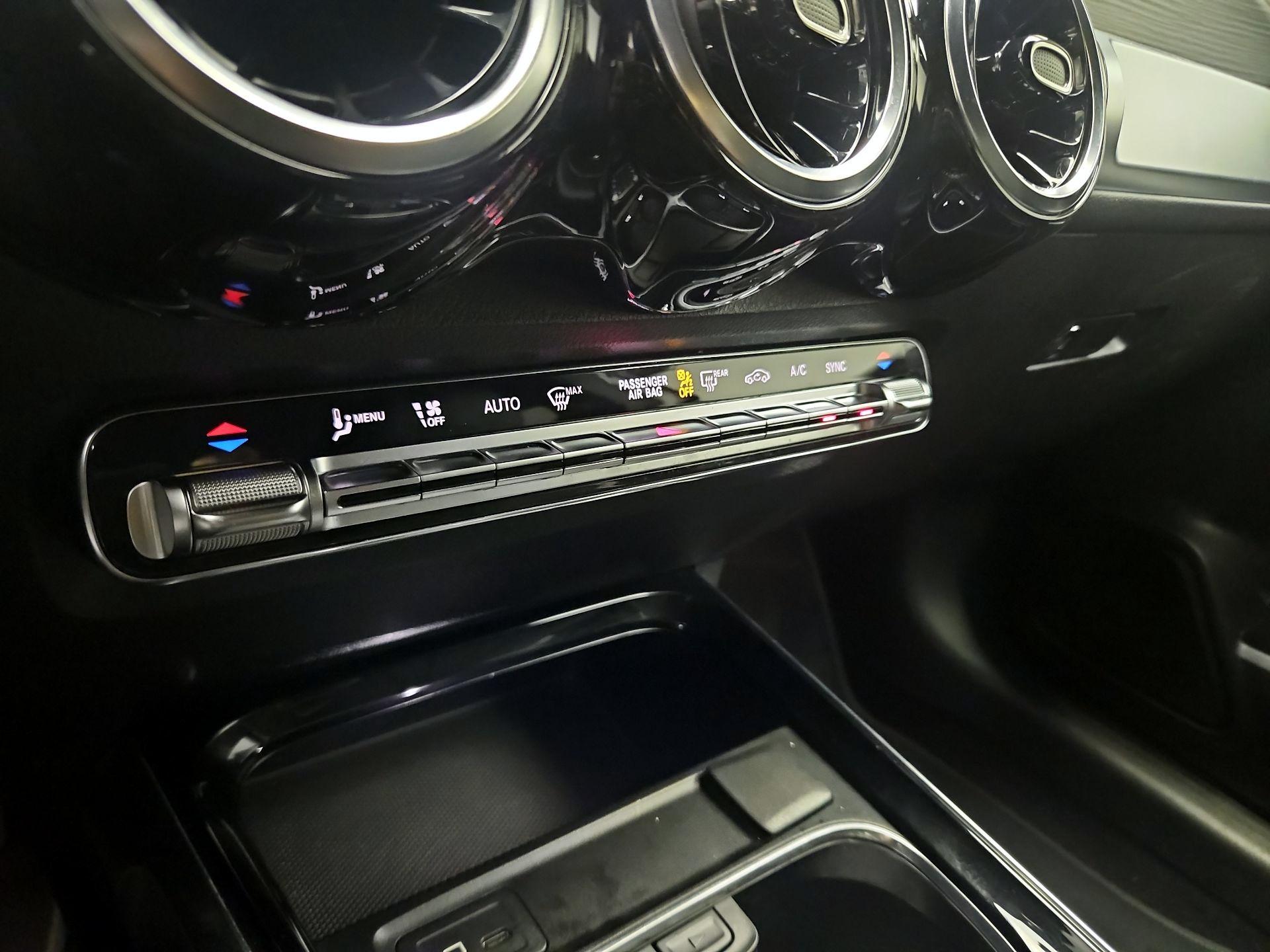 Thumbnail: 2021 Mercedes-Benz GLB - 17