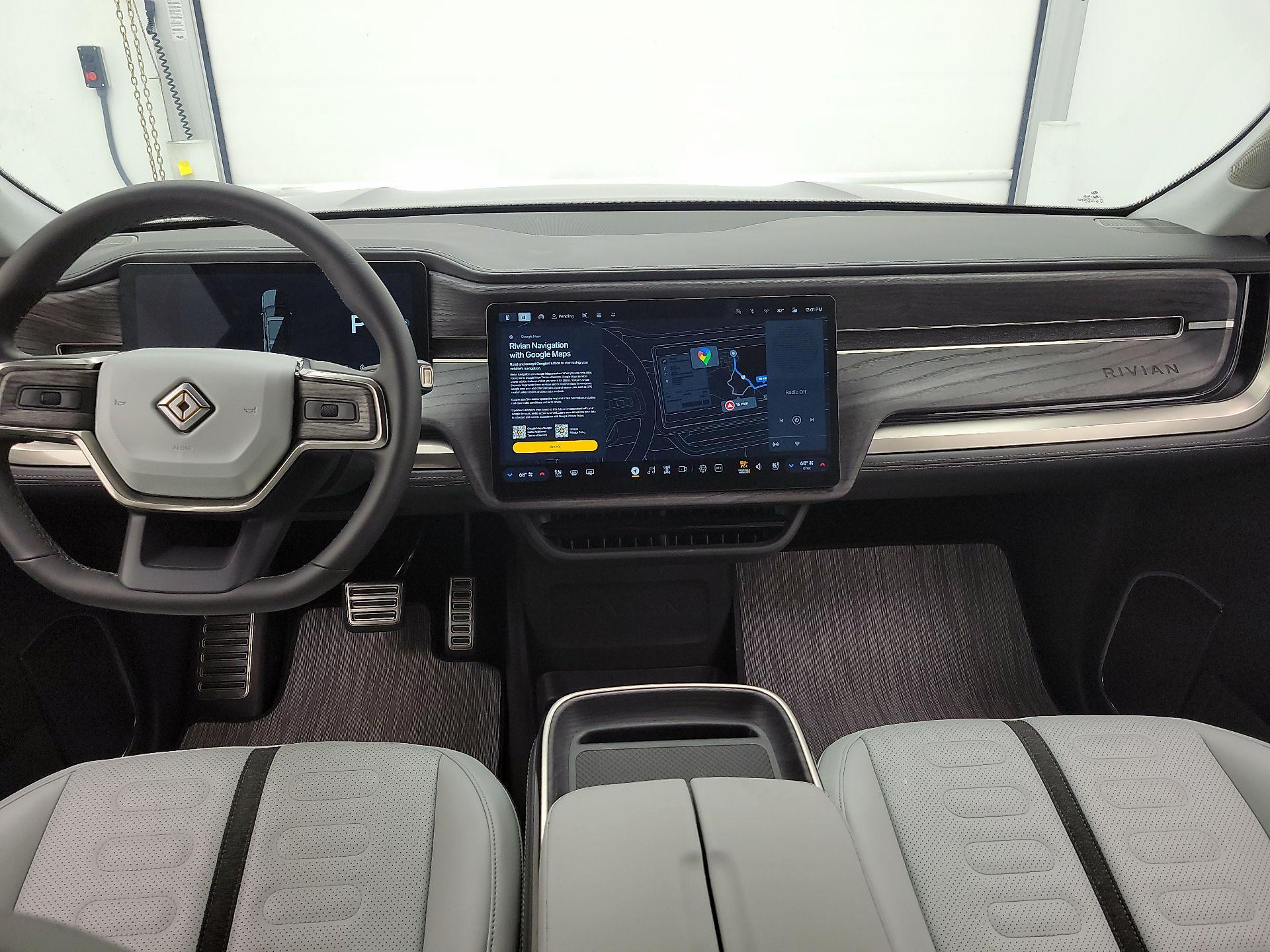 Thumbnail: 2023 Rivian R1S - 9