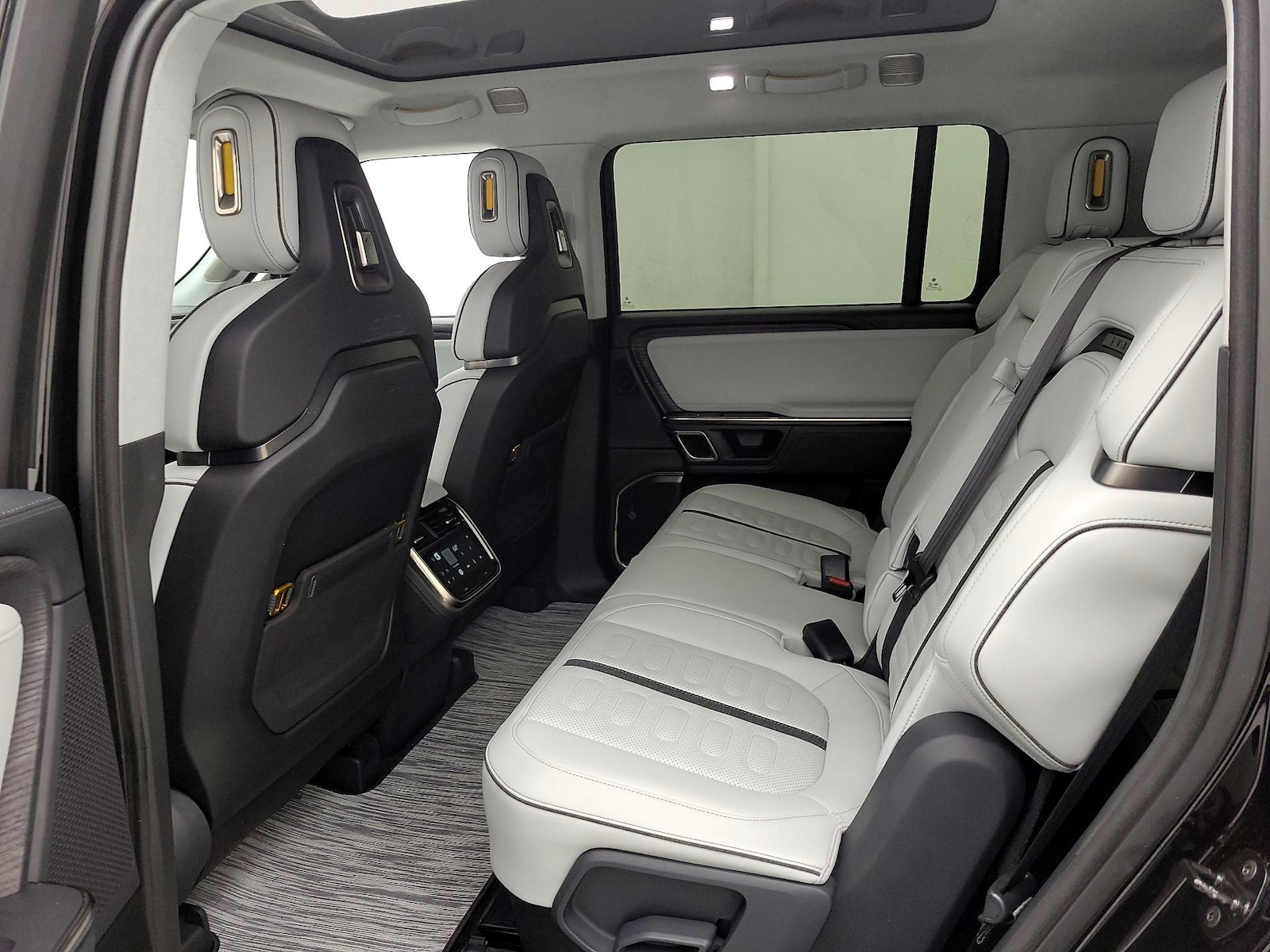 2023 Rivian R1S Adventure - Photo 22