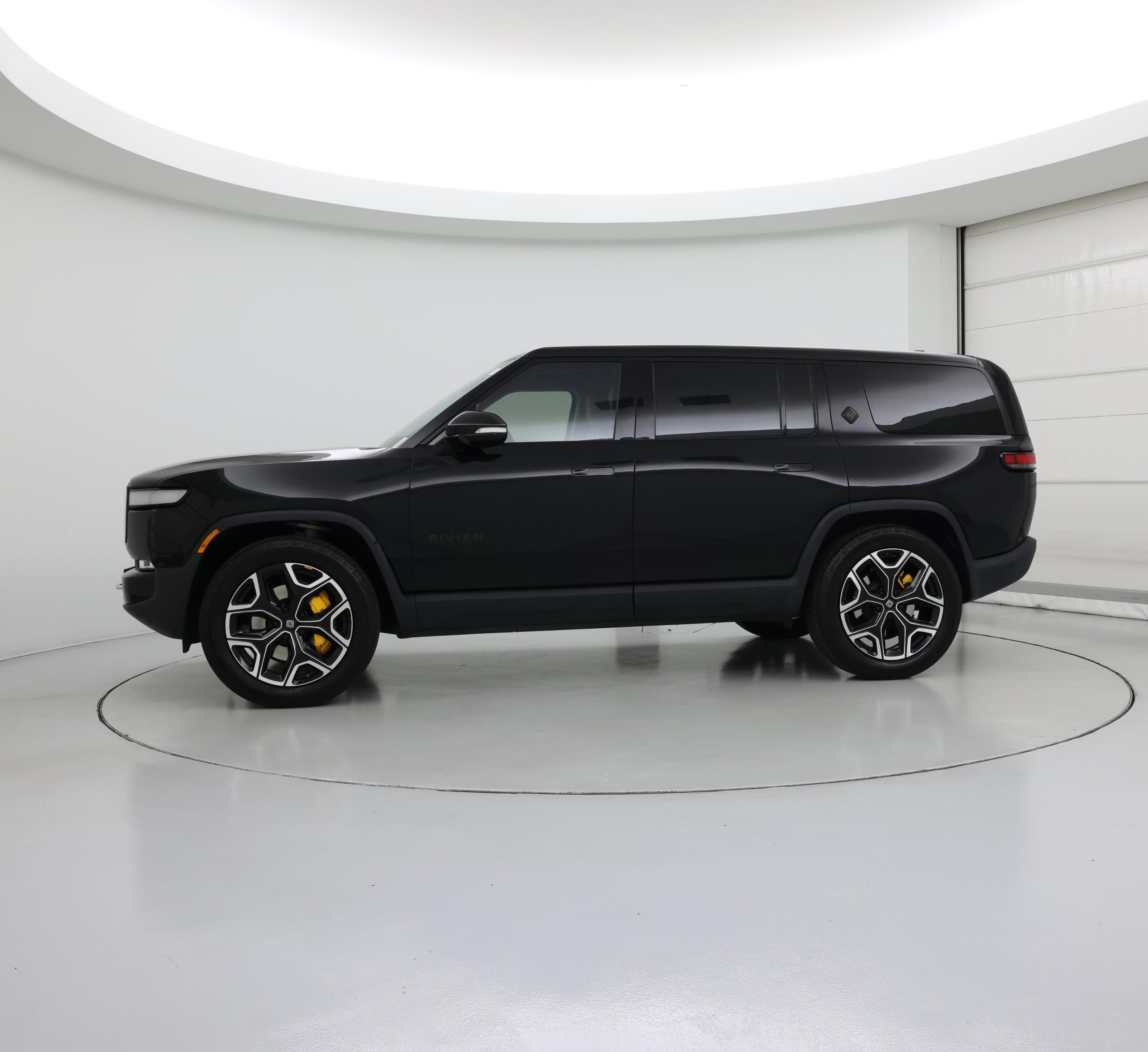 Thumbnail: 2023 Rivian R1S - 3