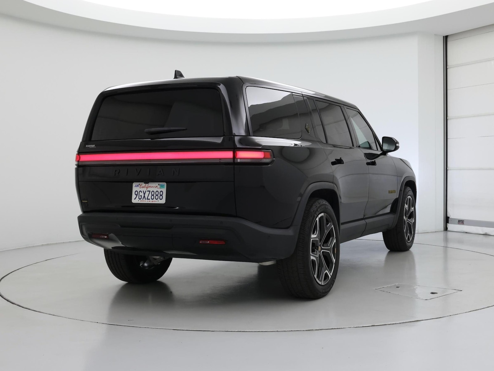 2023 Rivian R1S Adventure - Photo 9