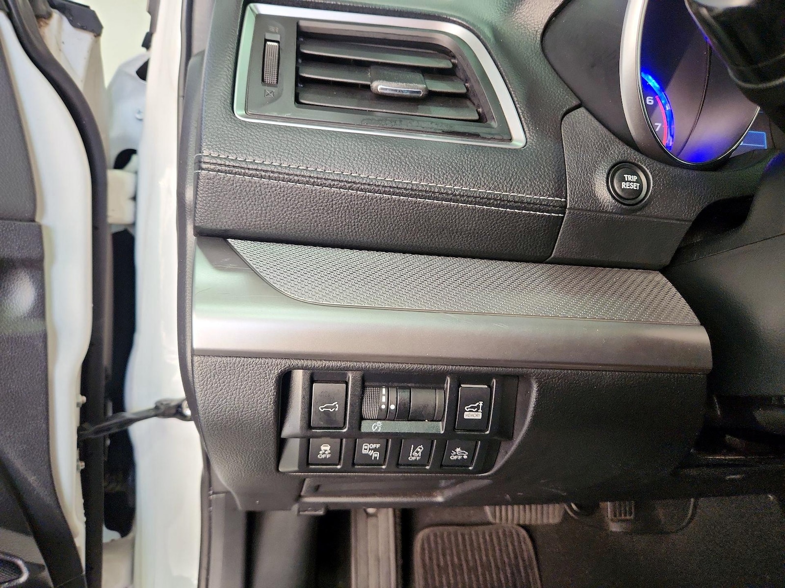 2019 Subaru Outback Premium - Photo 14