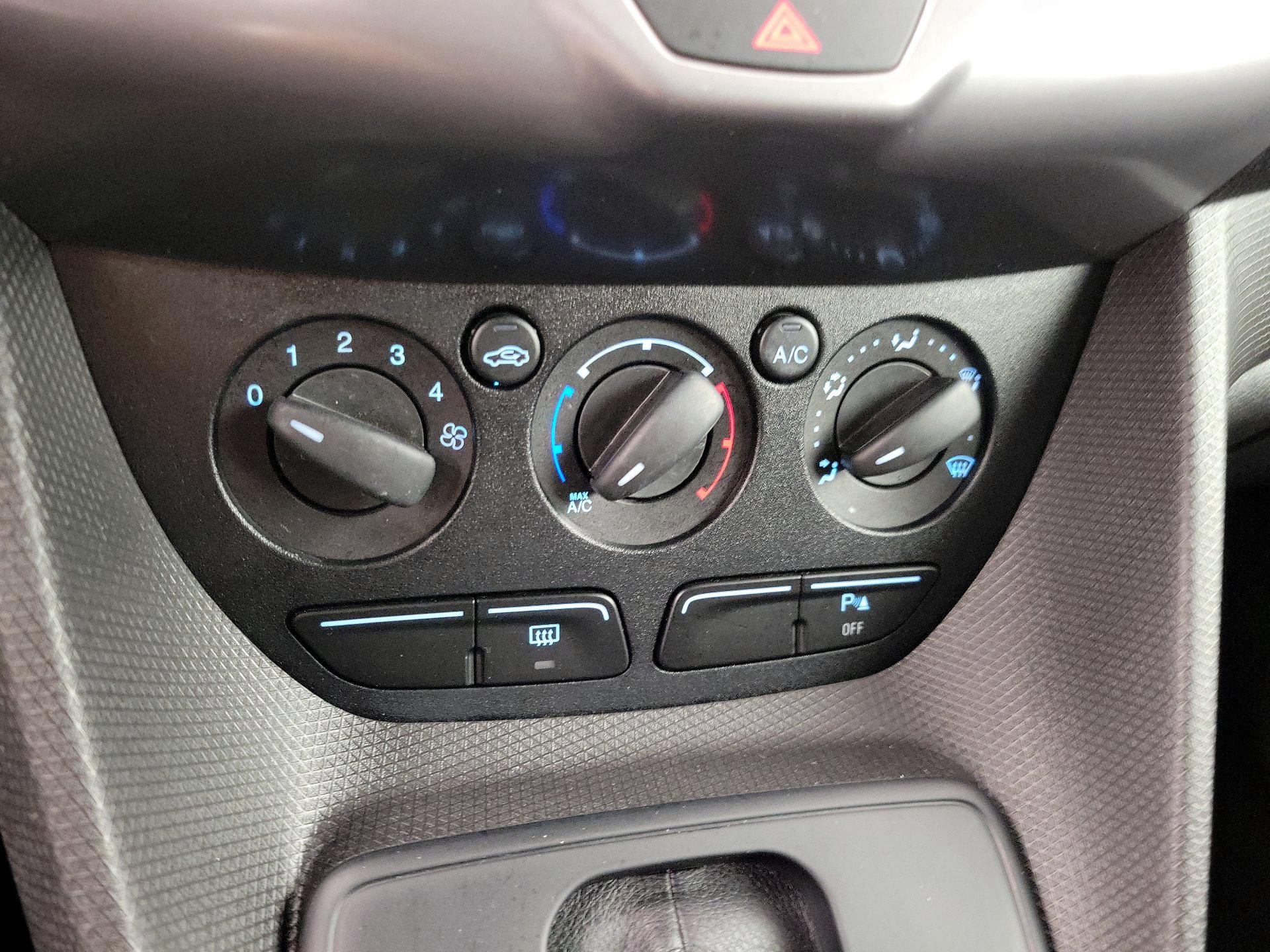 Thumbnail: 2018 Ford Transit Series - 16