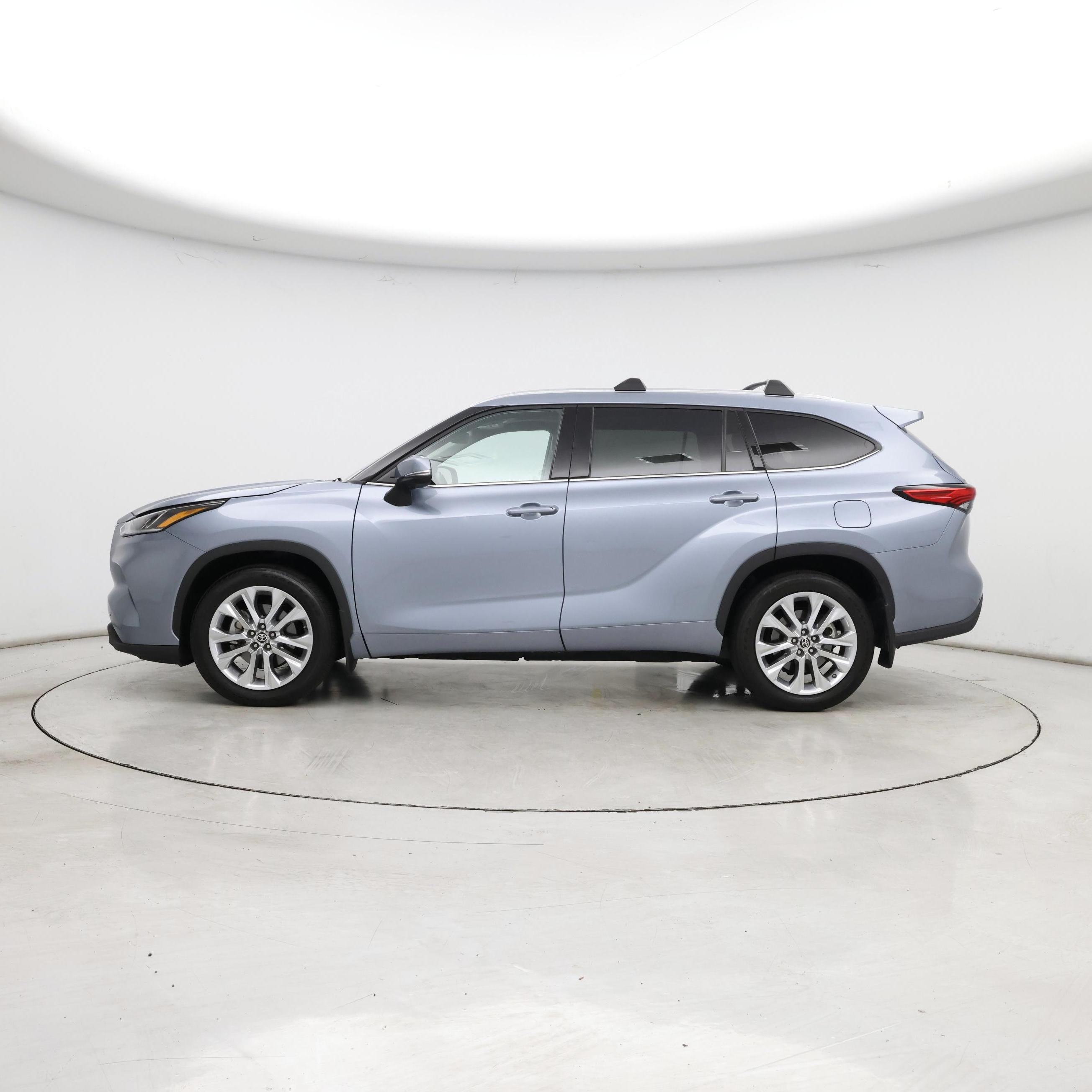 Thumbnail: 2022 Toyota Highlander - 3