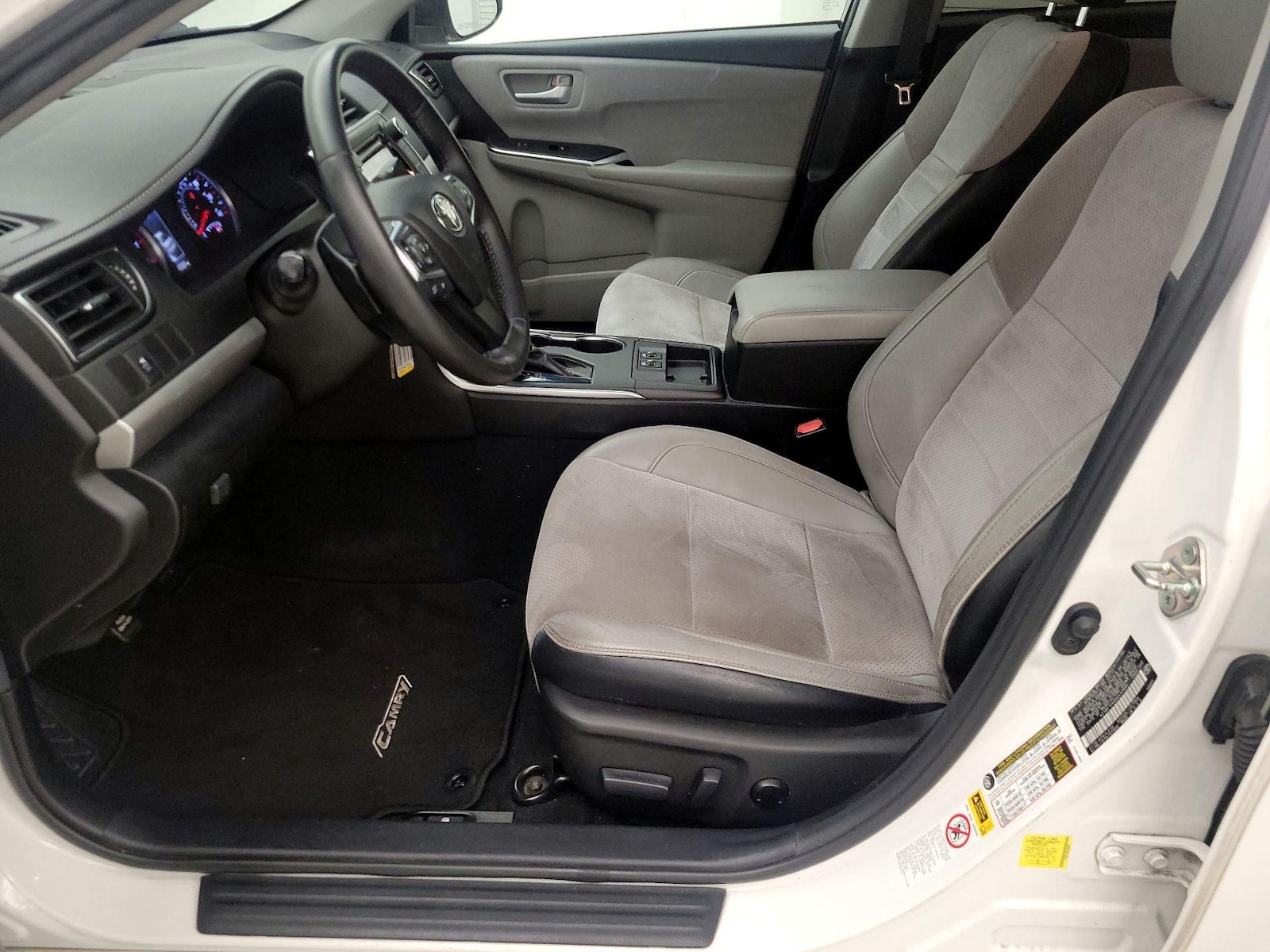 2017 Toyota Camry XSE - Photo 12