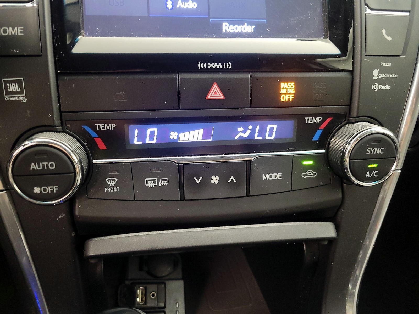 2017 Toyota Camry XSE - Photo 17
