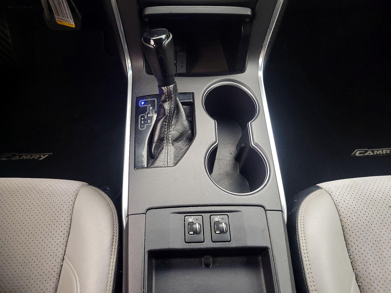 2017 Toyota Camry XSE - Photo 18