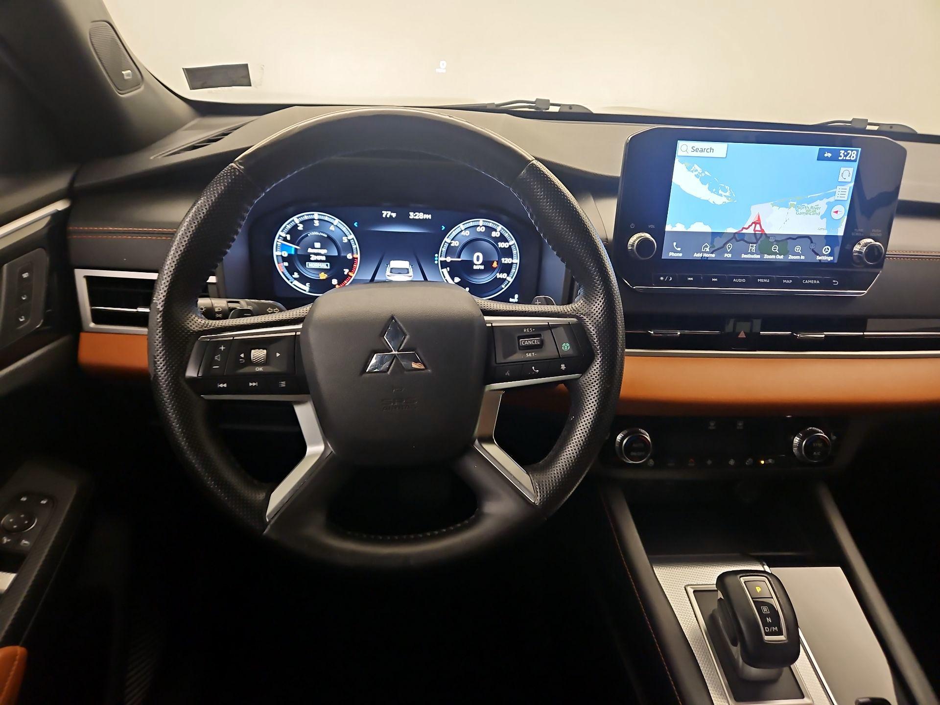 Thumbnail: 2022 Mitsubishi Outlander - 10