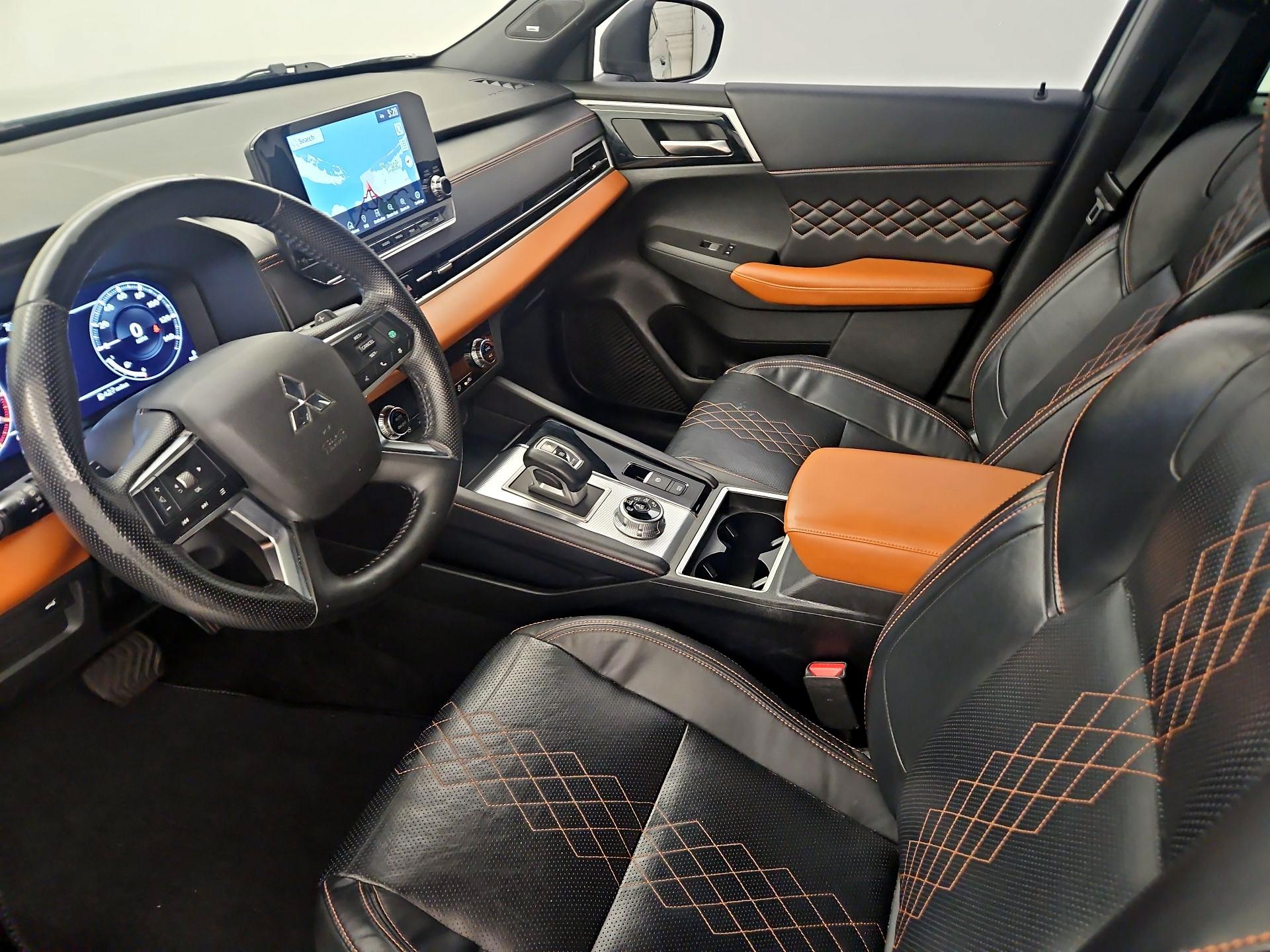 Thumbnail: 2022 Mitsubishi Outlander - 11