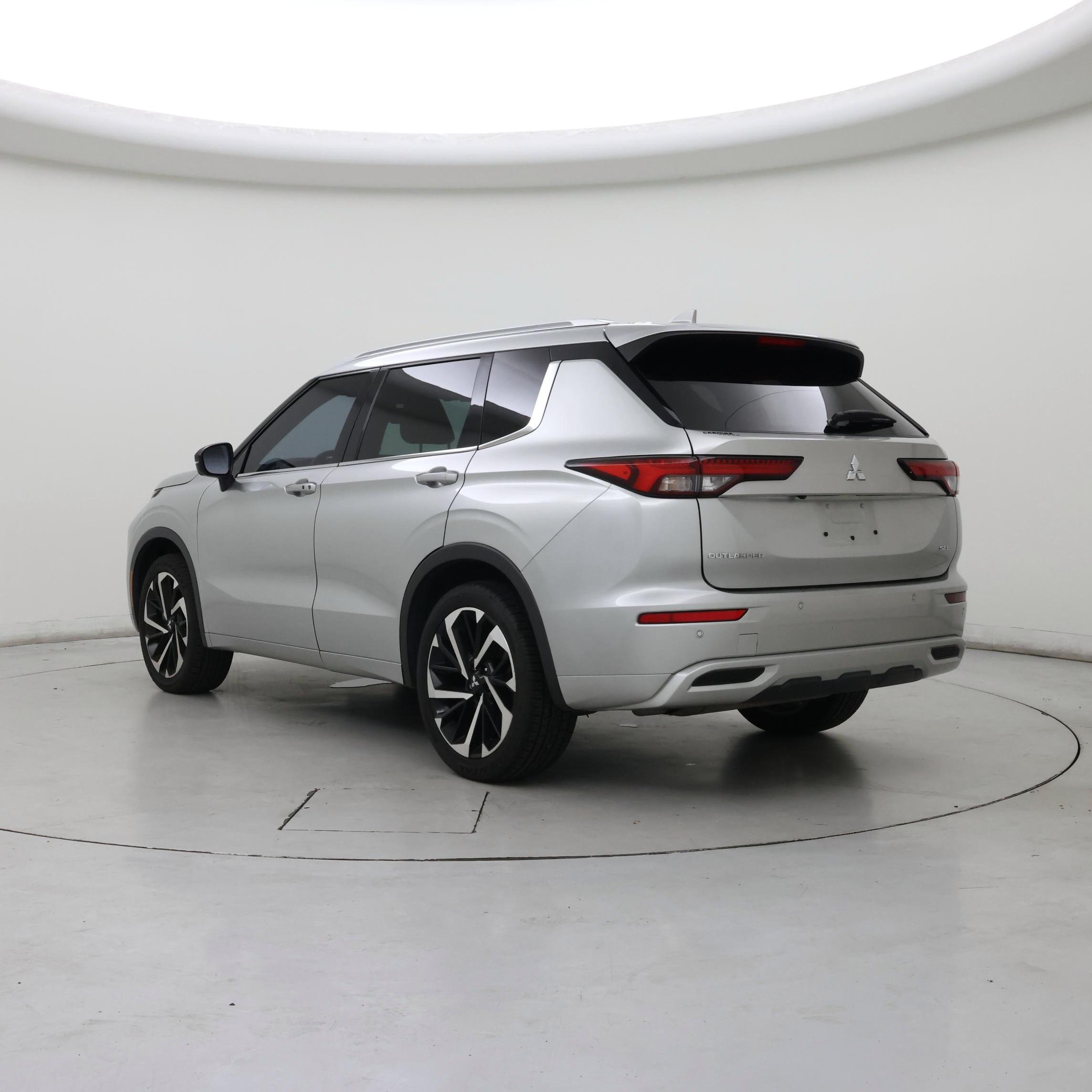 Thumbnail: 2022 Mitsubishi Outlander - 2