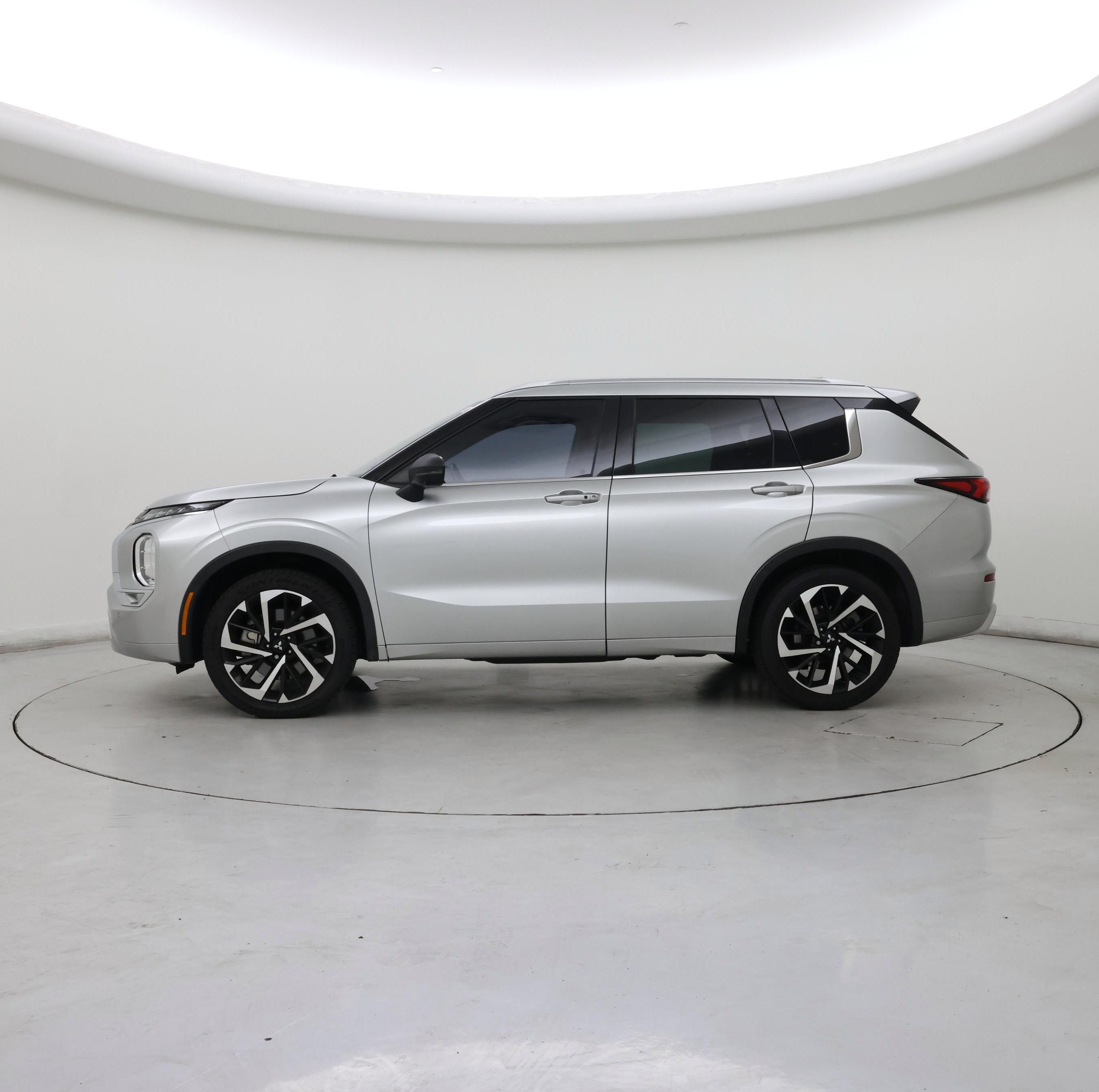 Thumbnail: 2022 Mitsubishi Outlander - 3