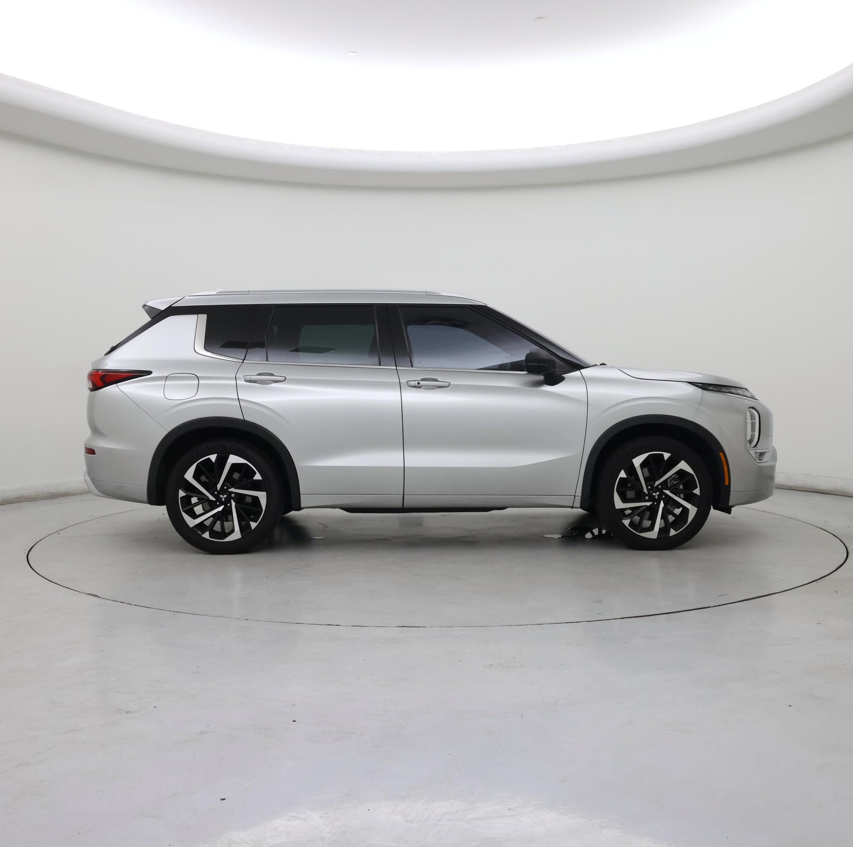 Thumbnail: 2022 Mitsubishi Outlander - 7