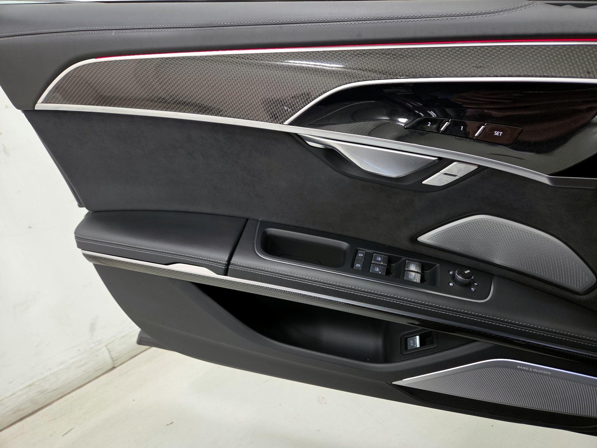 Thumbnail: 2022 Audi S8 - 12
