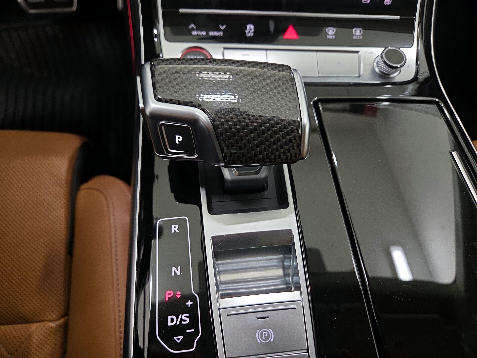 Thumbnail: 2022 Audi S8 - 18