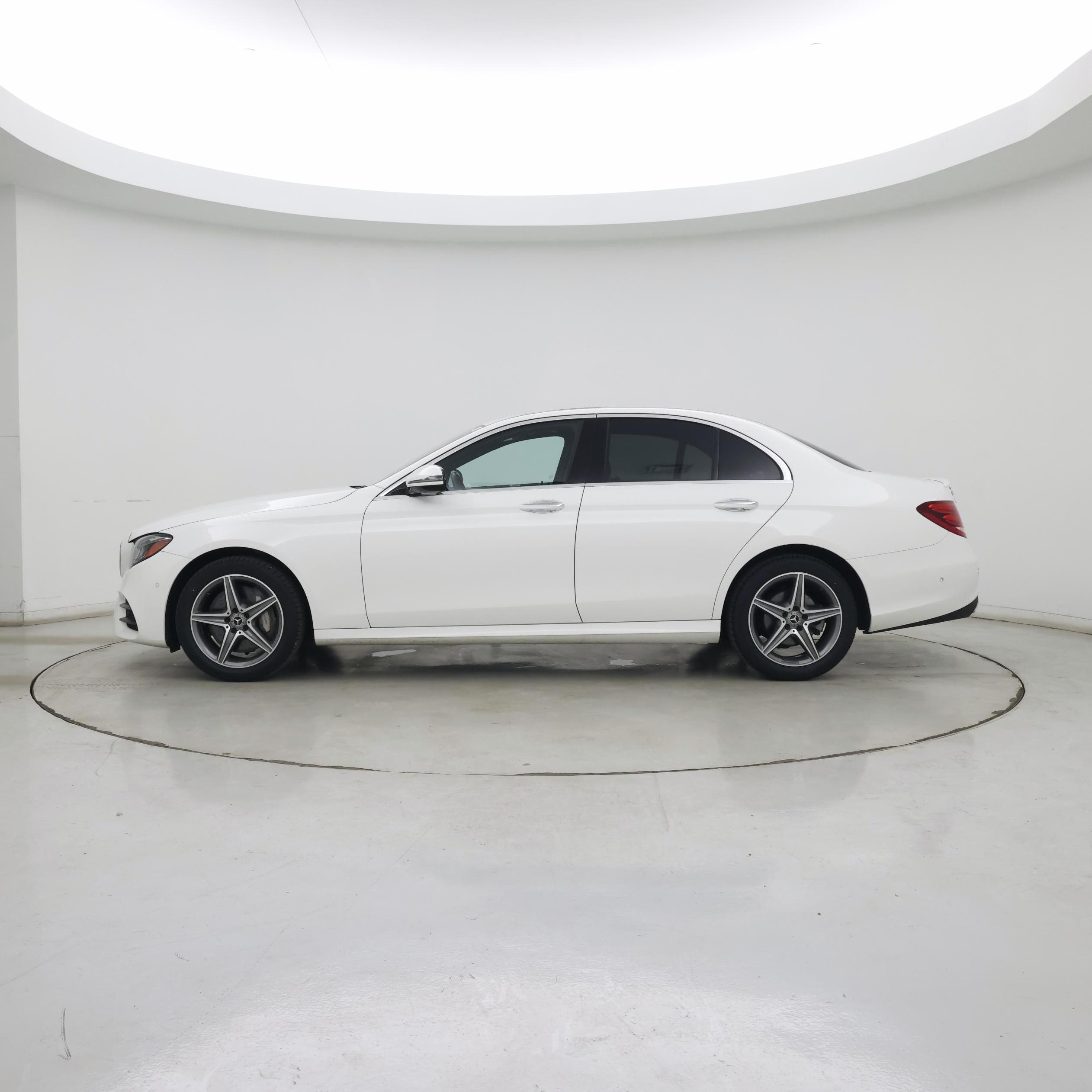 Thumbnail: 2018 Mercedes-Benz E-Class - 3