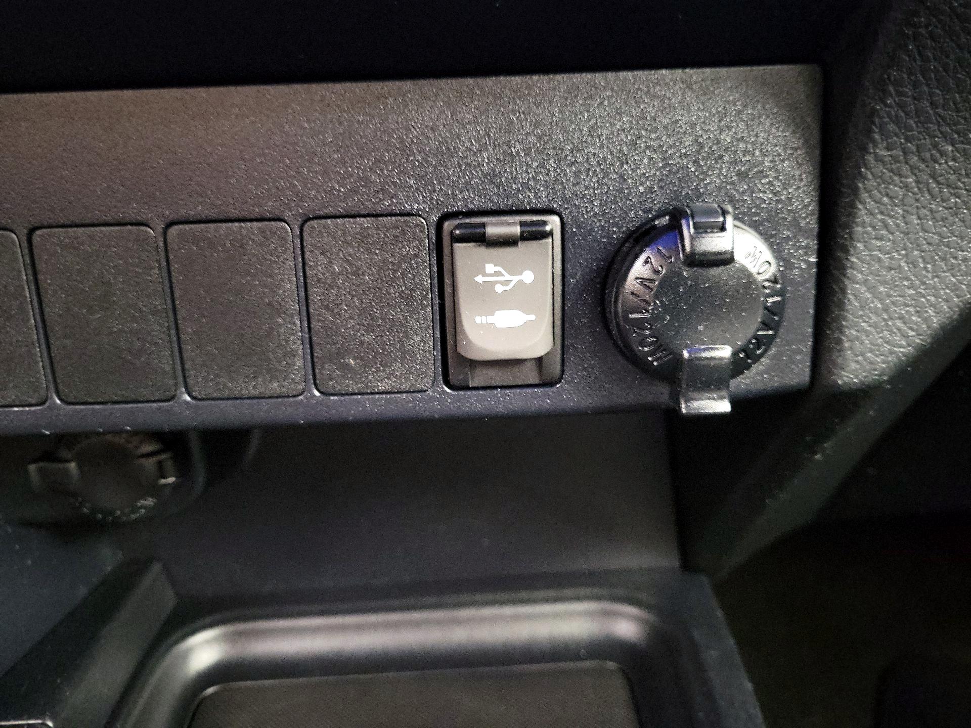 Thumbnail: 2018 Toyota RAV4 - 17