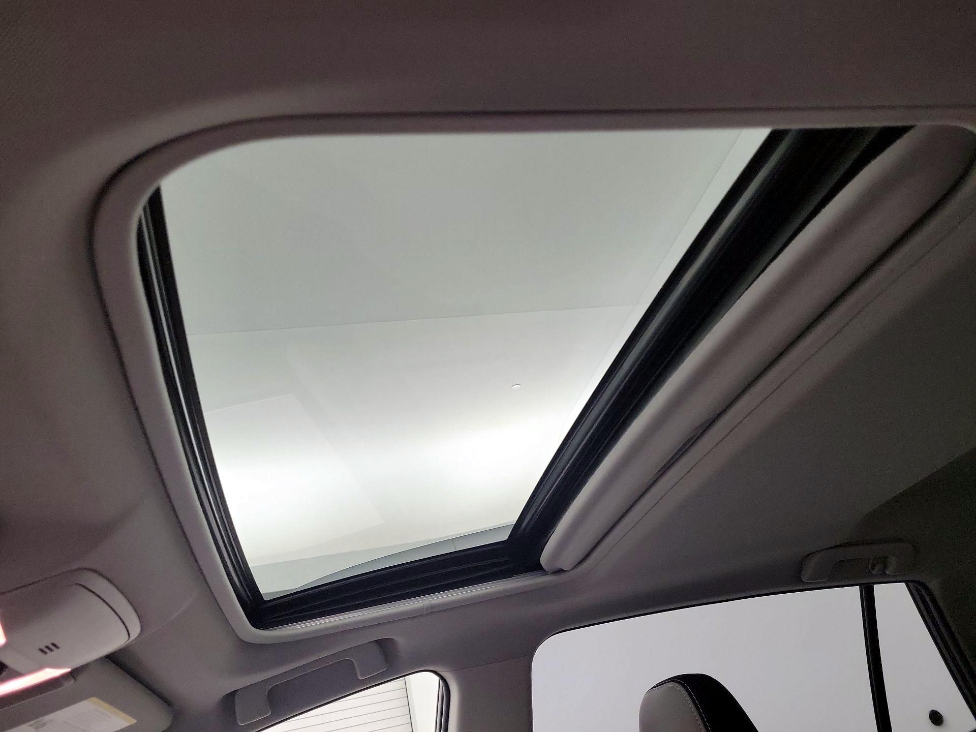 Thumbnail: 2018 Toyota RAV4 - 18
