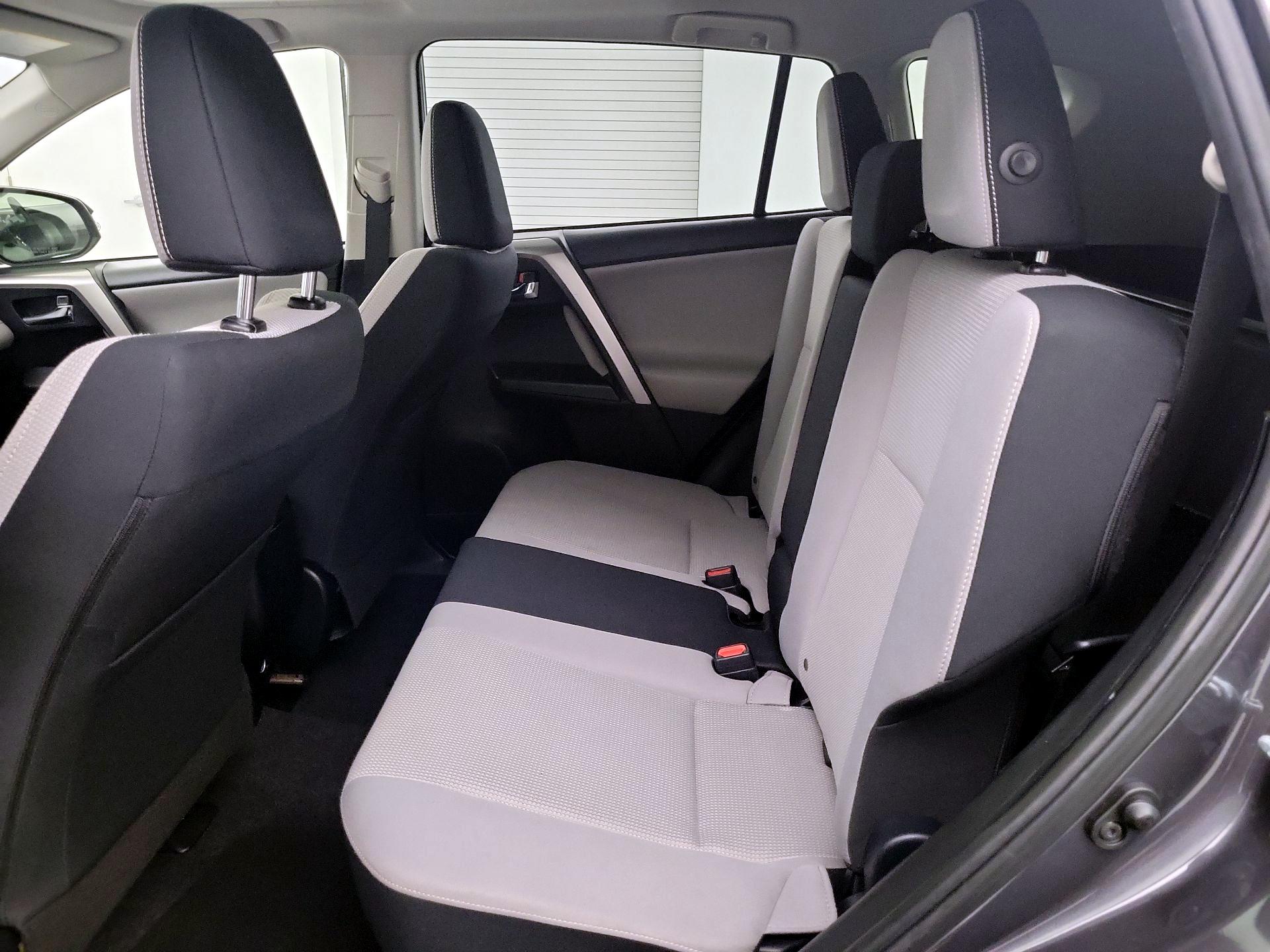 Thumbnail: 2018 Toyota RAV4 - 19