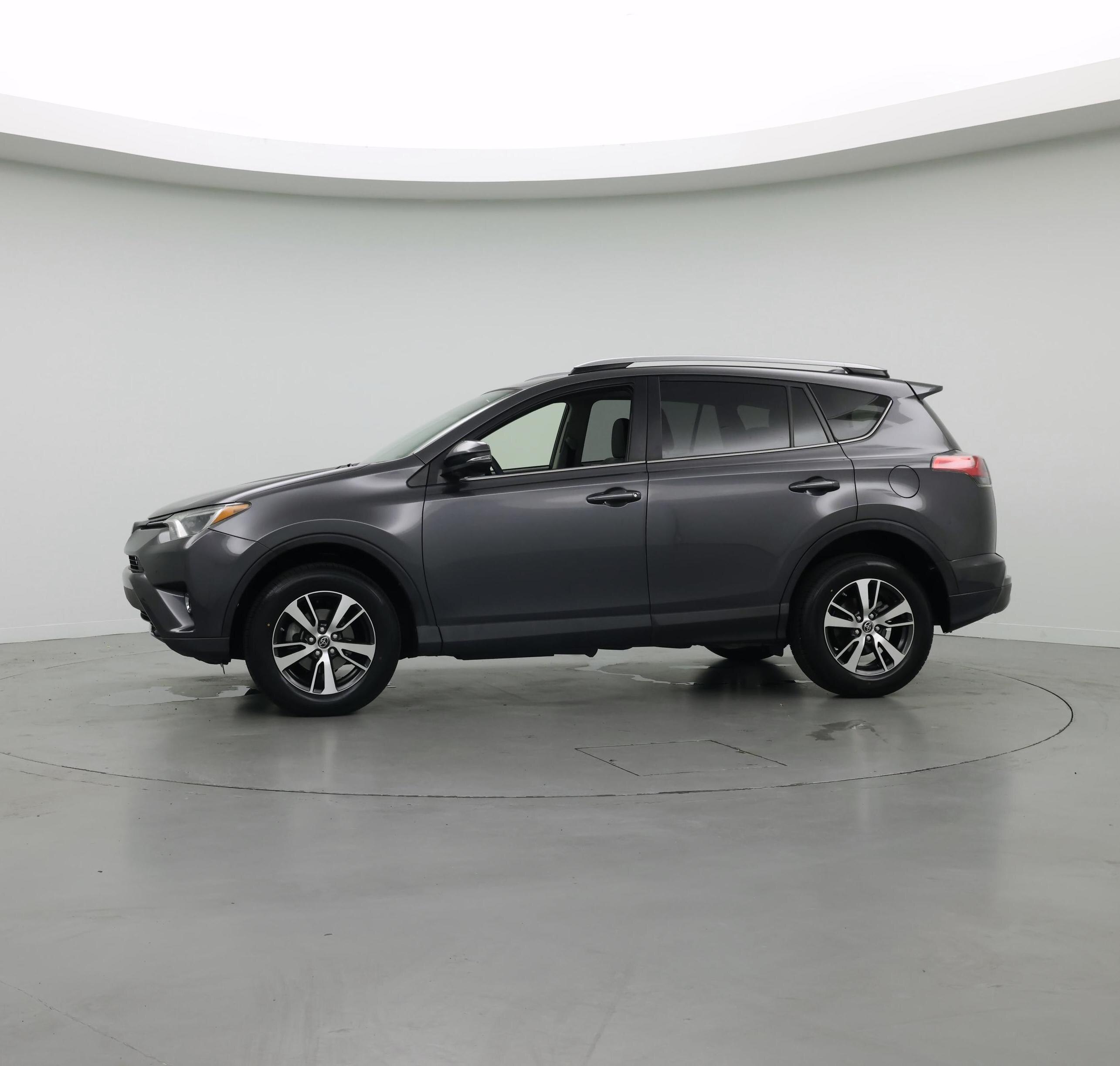 Thumbnail: 2018 Toyota RAV4 - 3