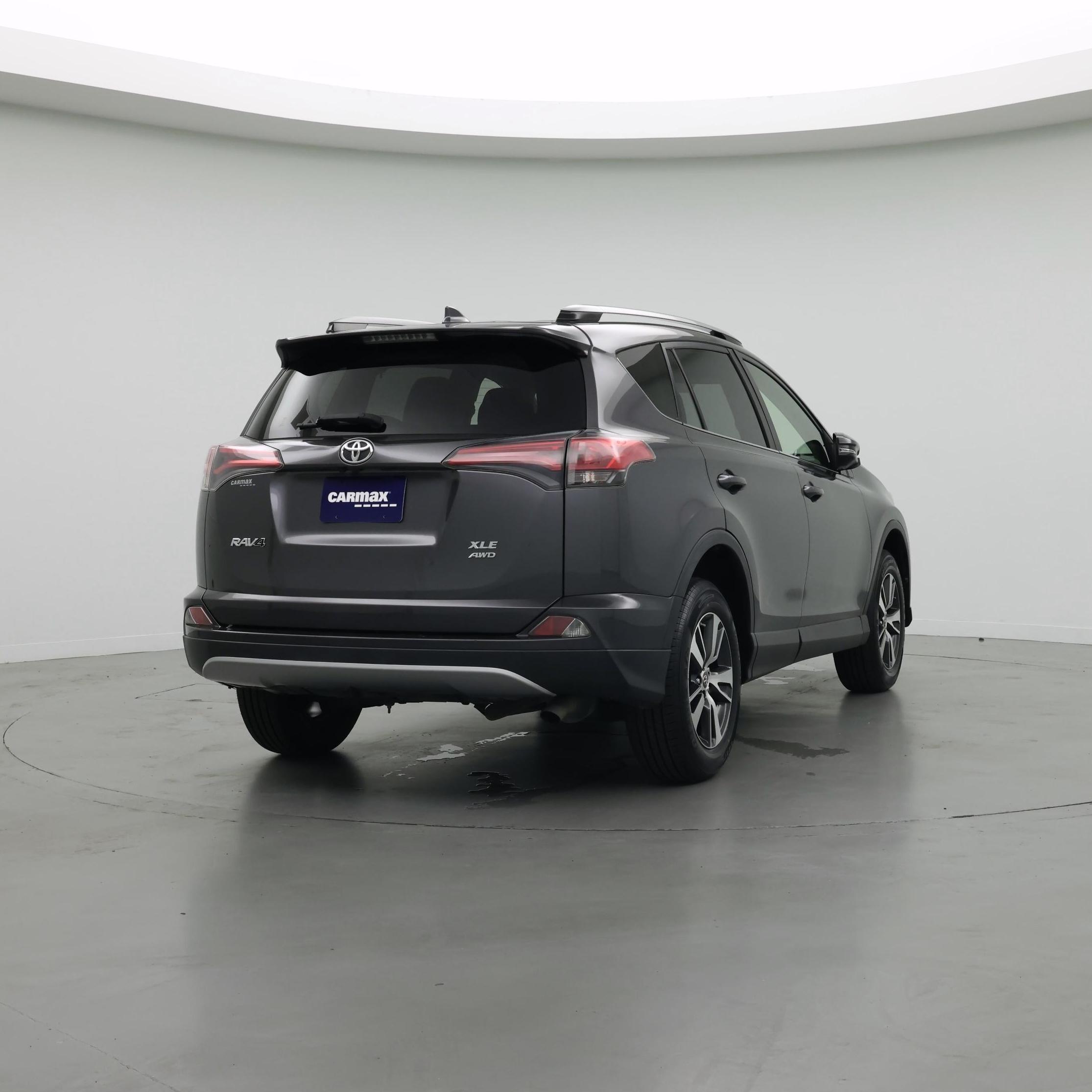 Thumbnail: 2018 Toyota RAV4 - 8