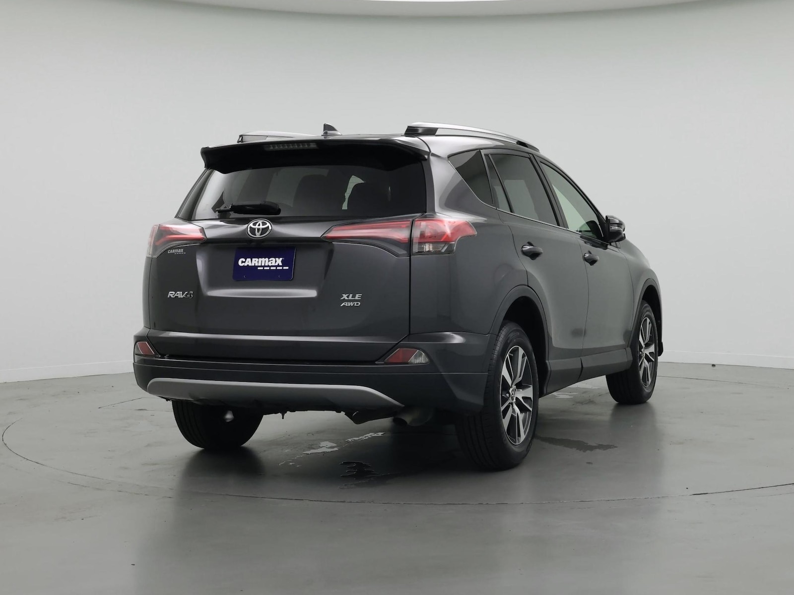 2018 Toyota RAV4 XLE - Photo 9