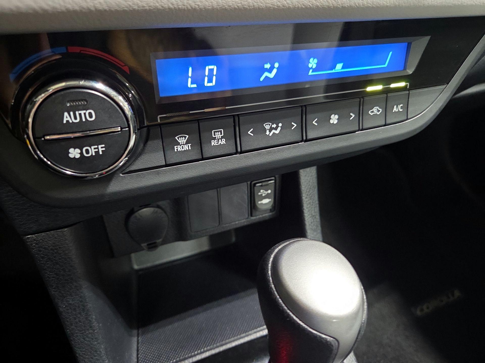 Thumbnail: 2016 Toyota Corolla - 16