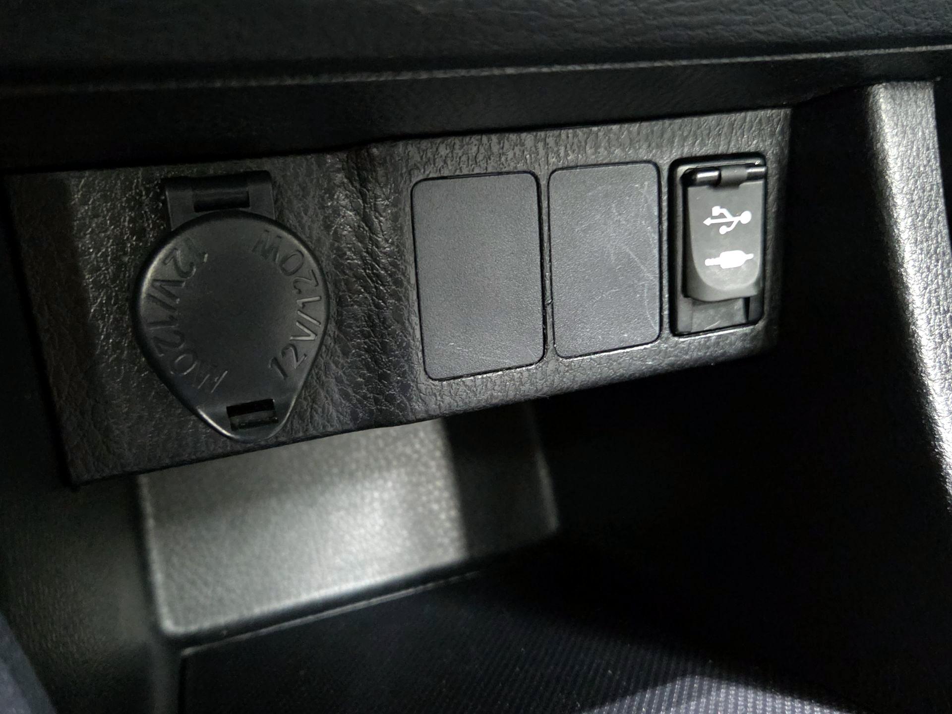 Thumbnail: 2016 Toyota Corolla - 18