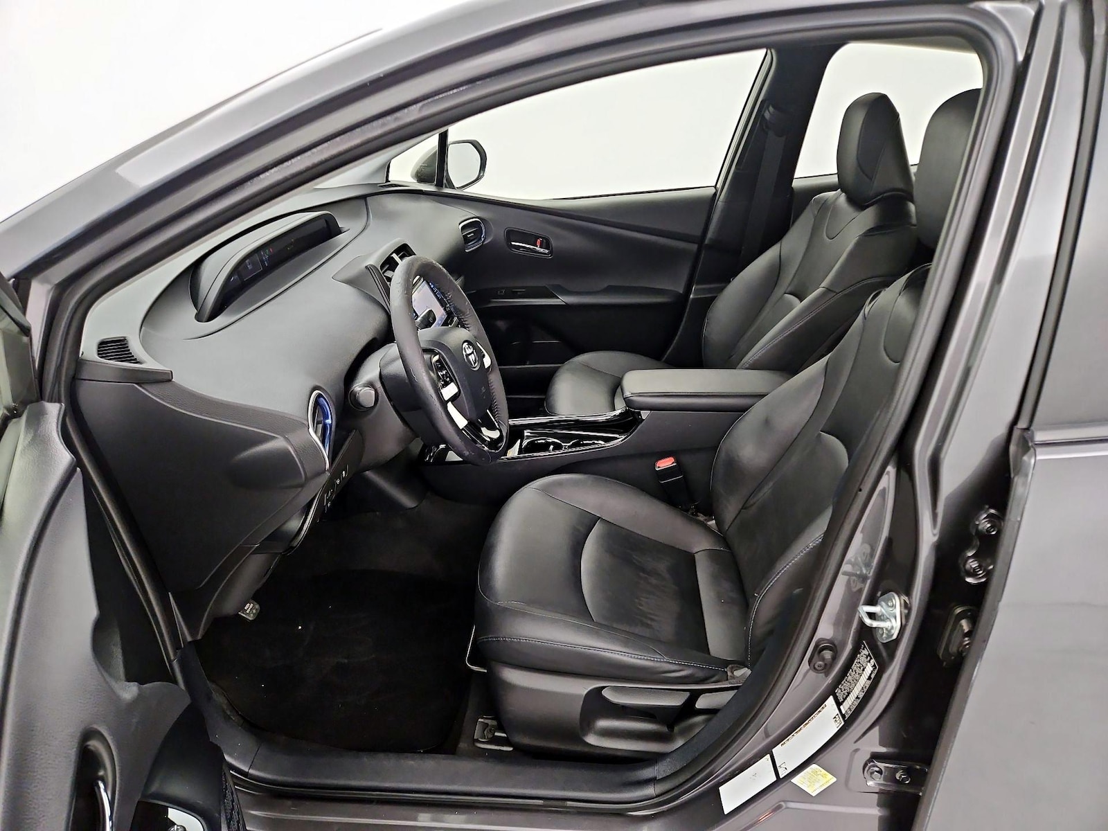 2018 Toyota Prius Three - Photo 12