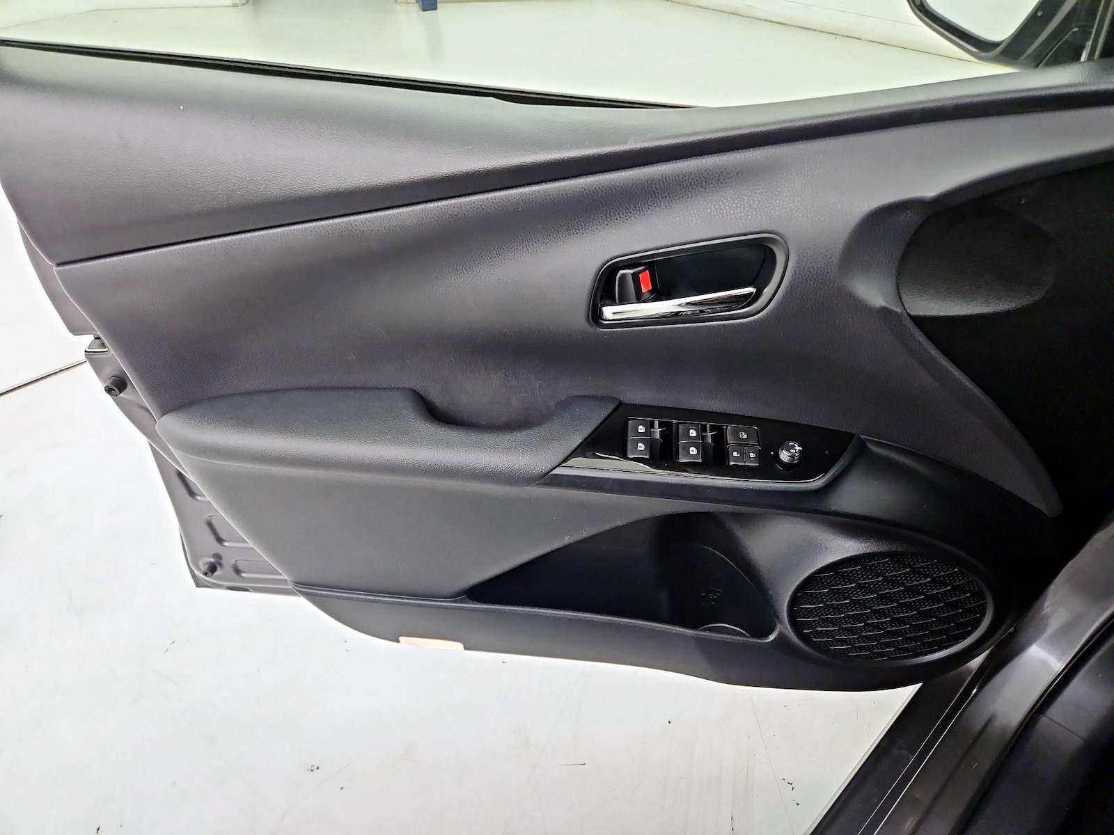 2018 Toyota Prius Three - Photo 13