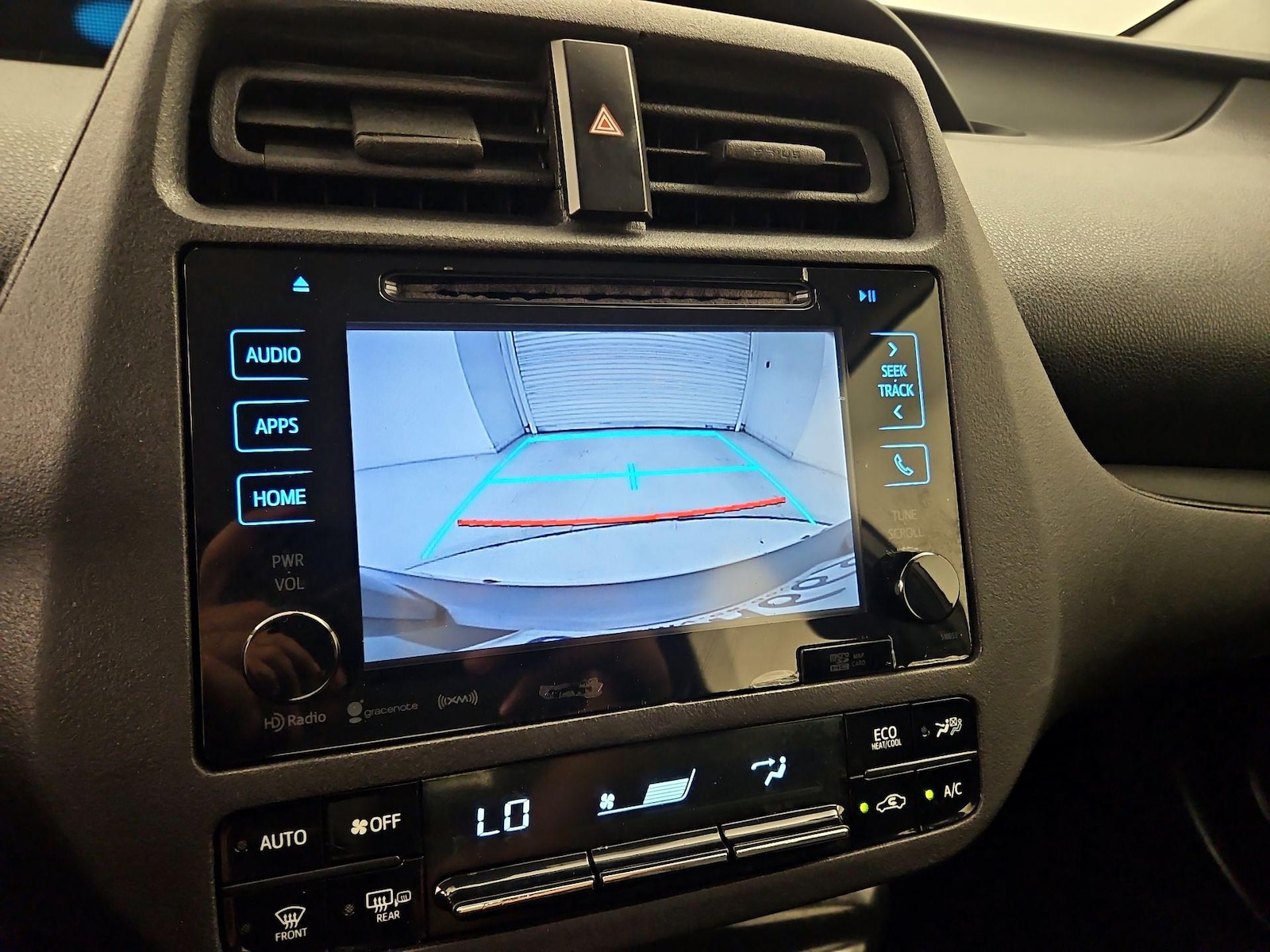2018 Toyota Prius Three - Photo 16
