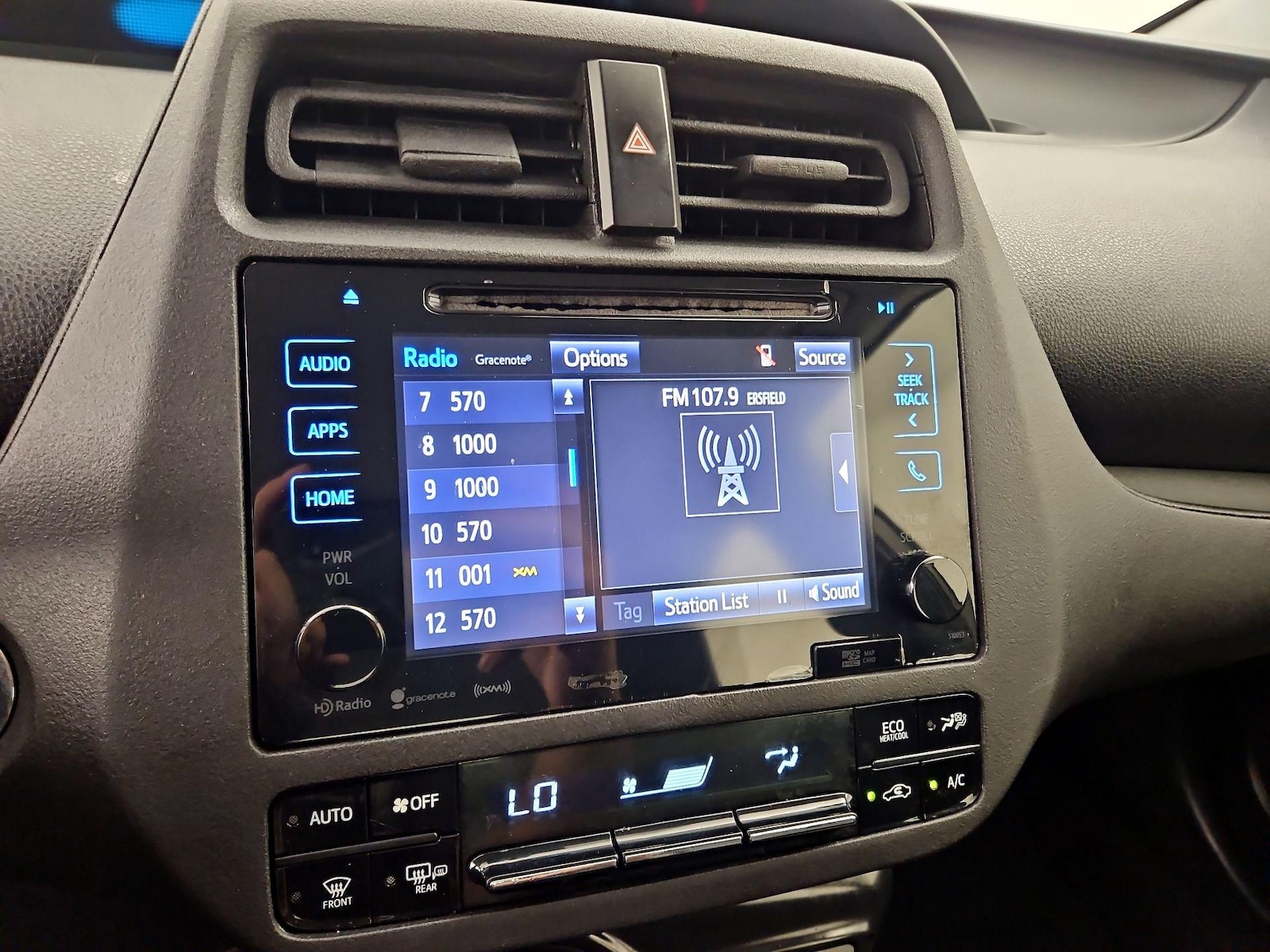 2018 Toyota Prius Three - Photo 17