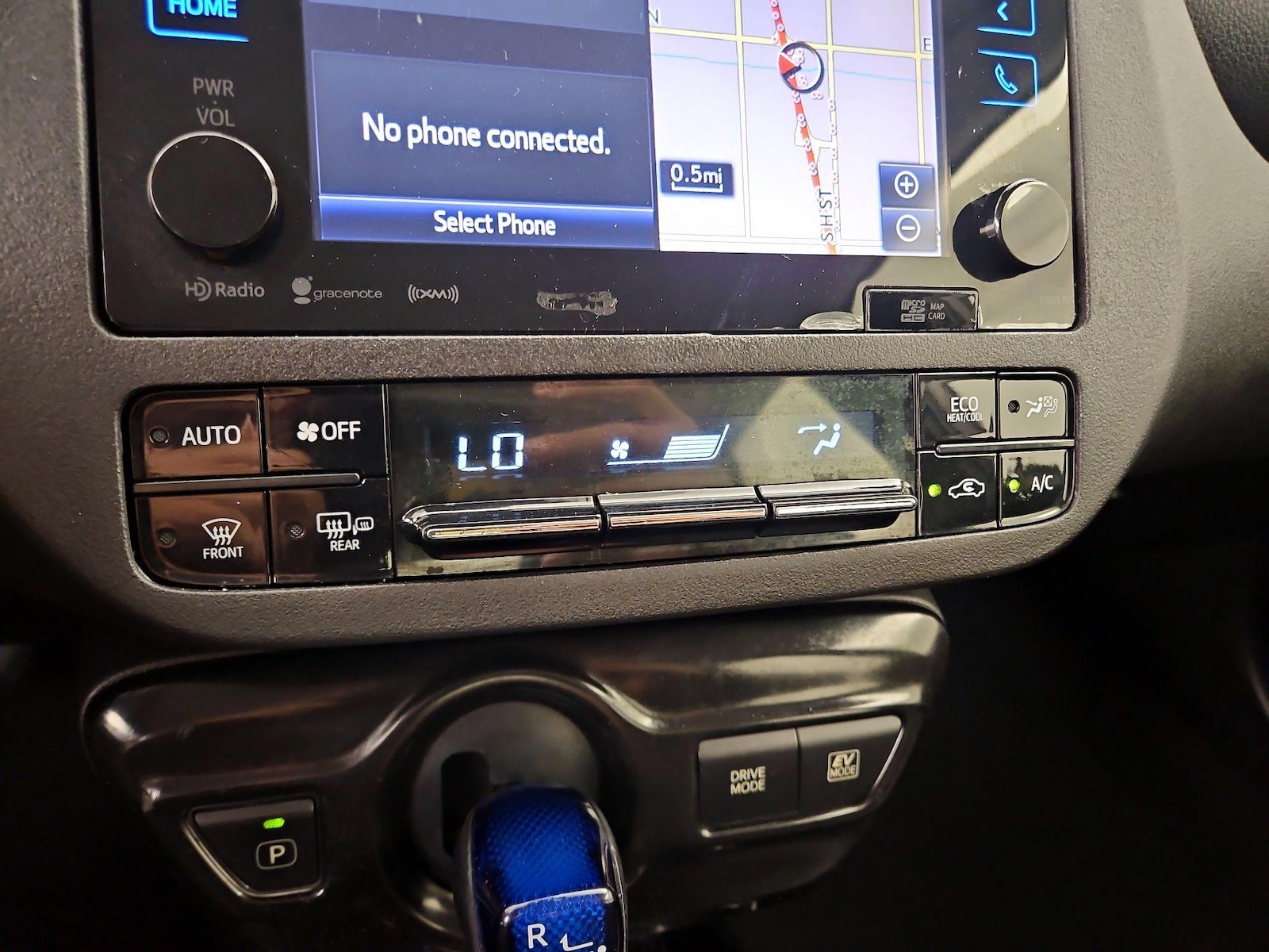2018 Toyota Prius Three - Photo 18