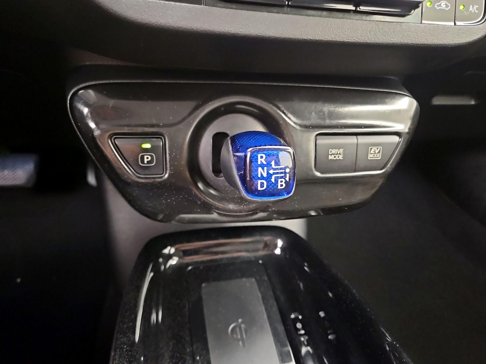 2018 Toyota Prius Three - Photo 19