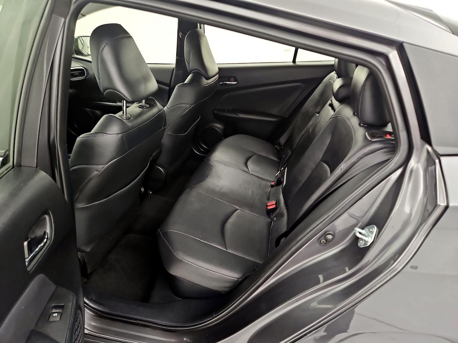 2018 Toyota Prius Three - Photo 21