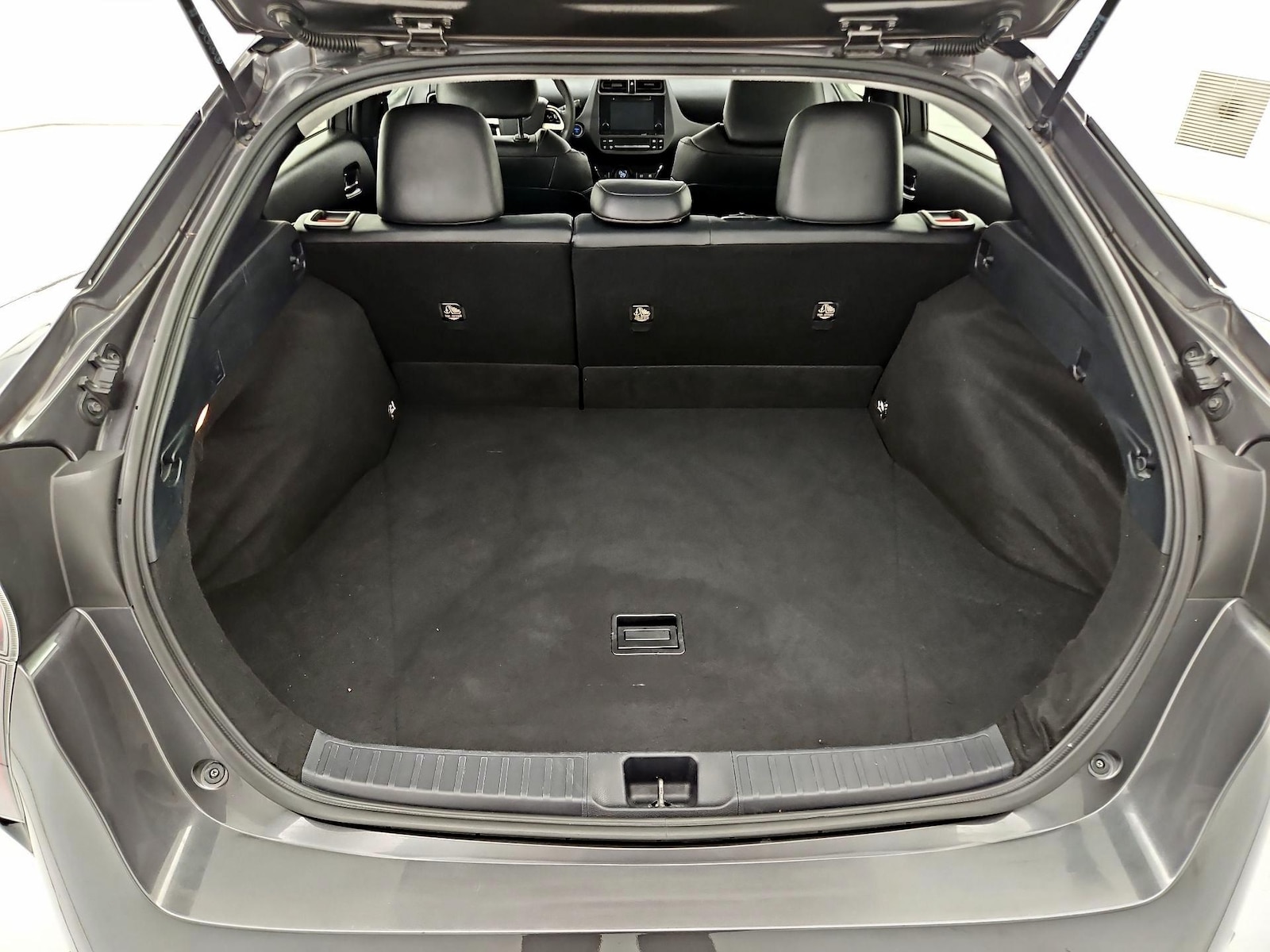 2018 Toyota Prius Three - Photo 22