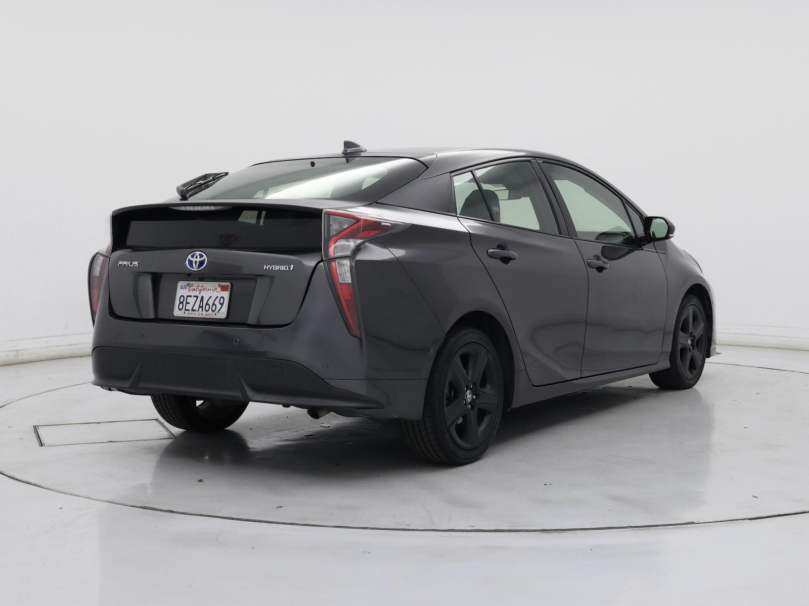 2018 Toyota Prius Three - Photo 9