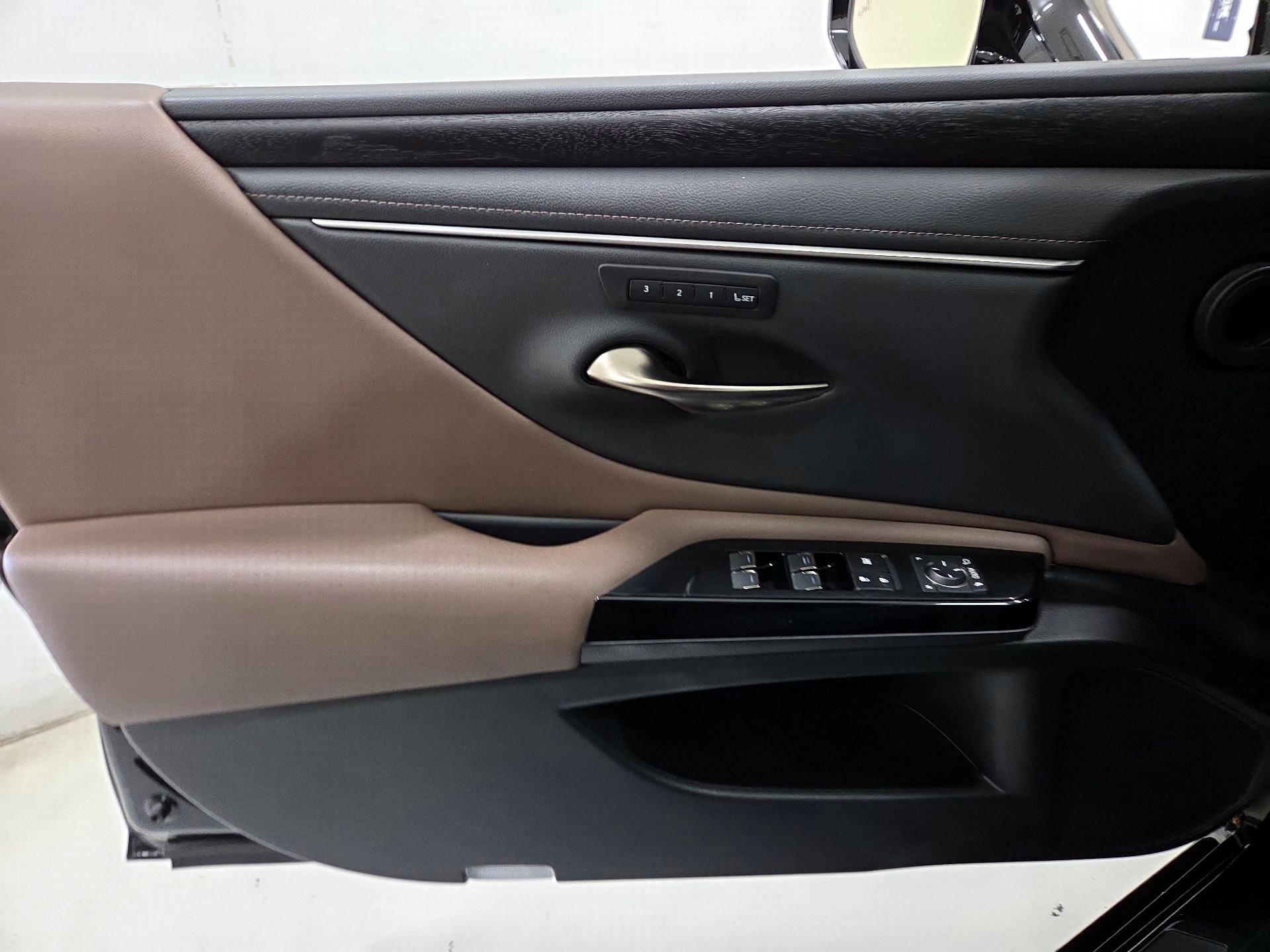 Thumbnail: 2024 Lexus ES - 12