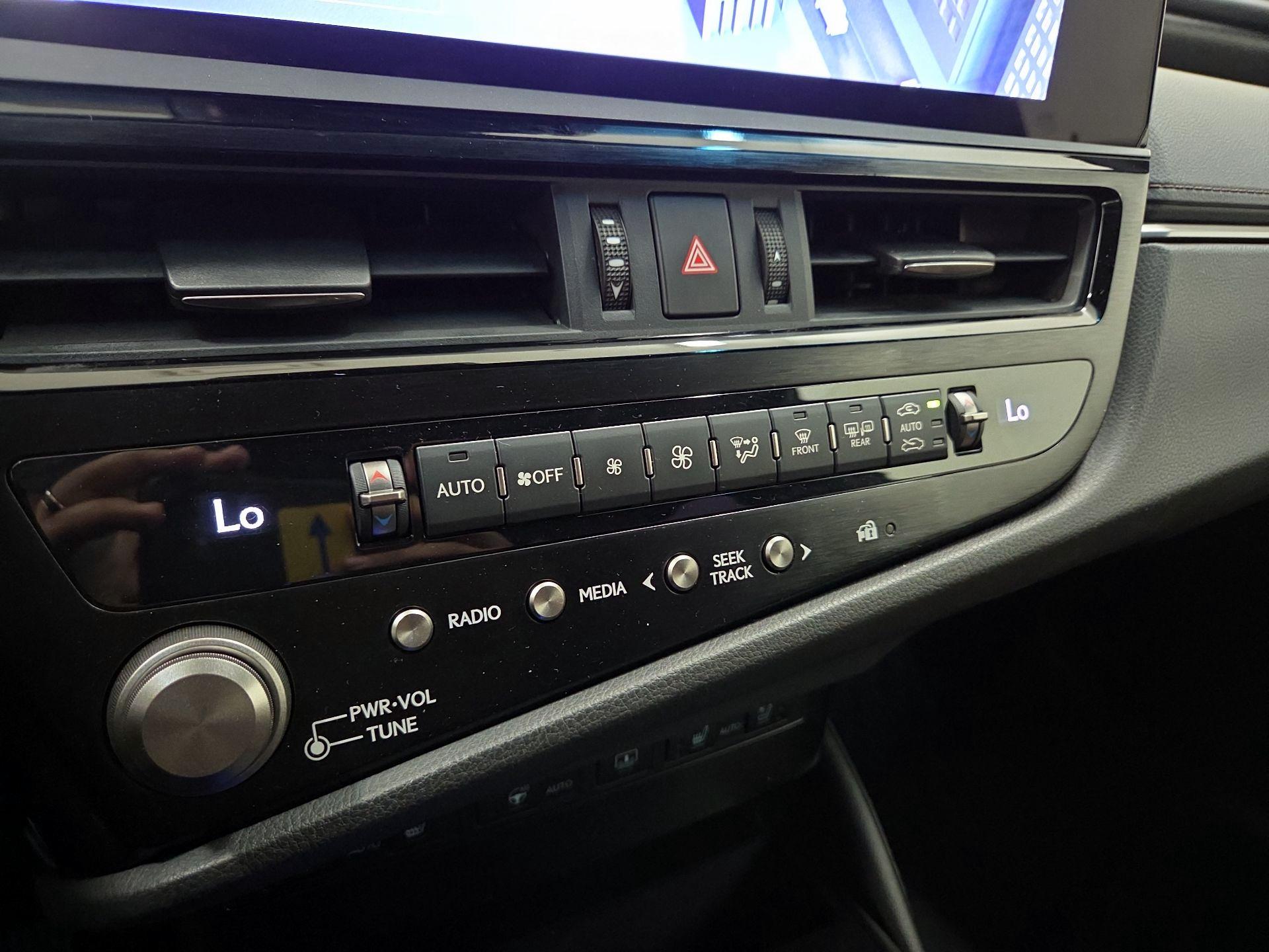Thumbnail: 2024 Lexus ES - 16