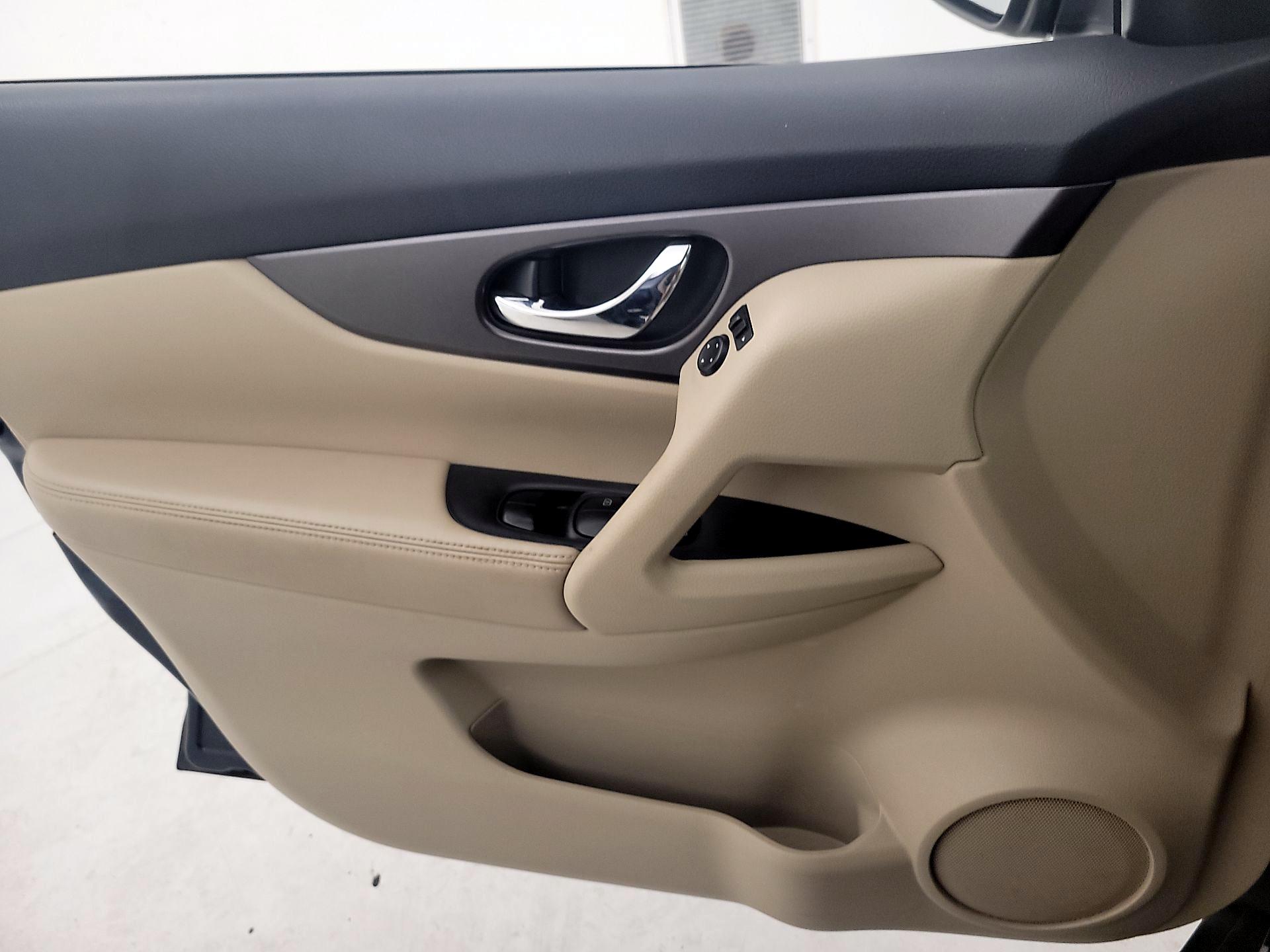Thumbnail: 2014 Nissan Rogue - 12