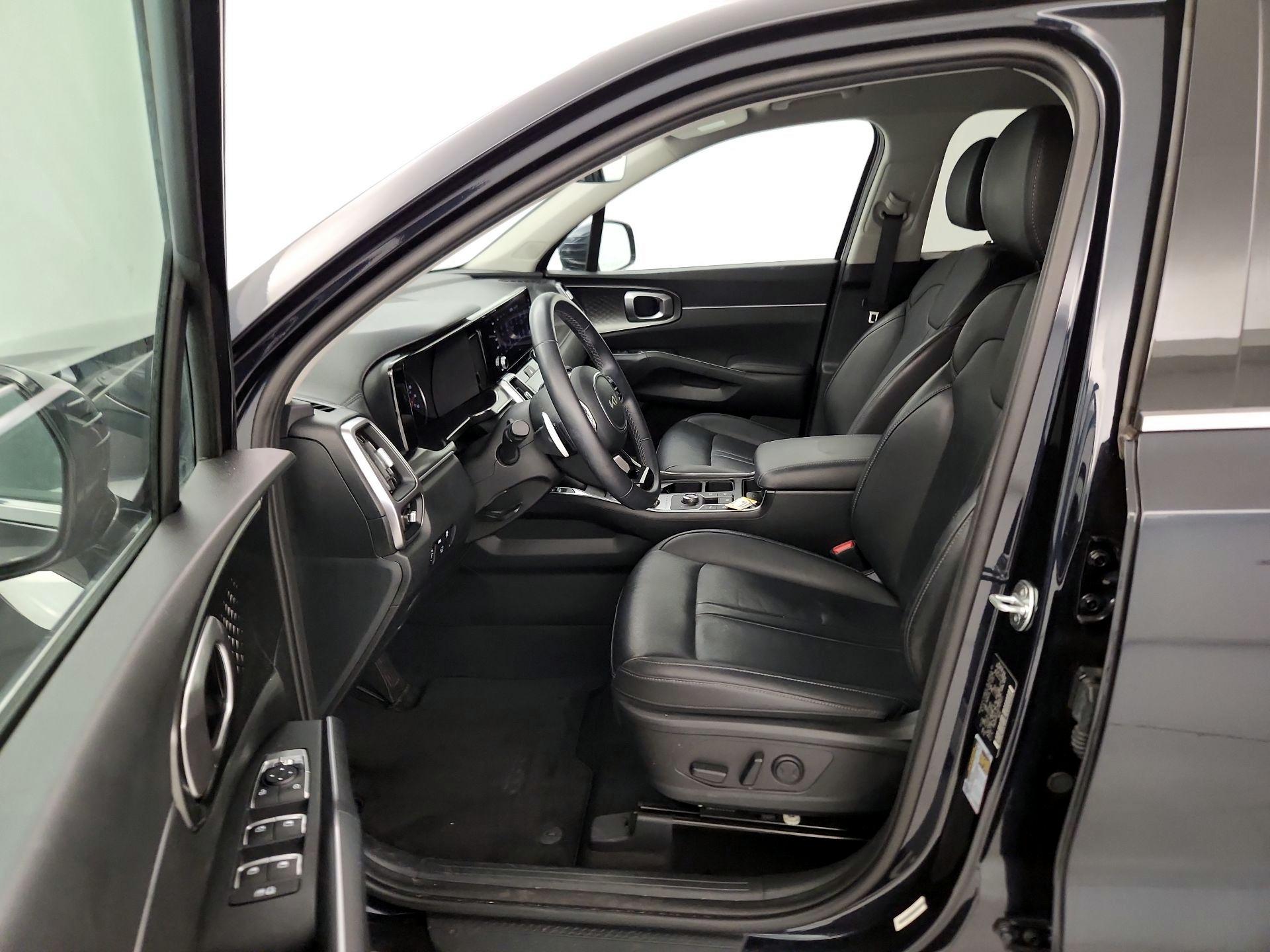 Thumbnail: 2023 Kia Sorento - 11