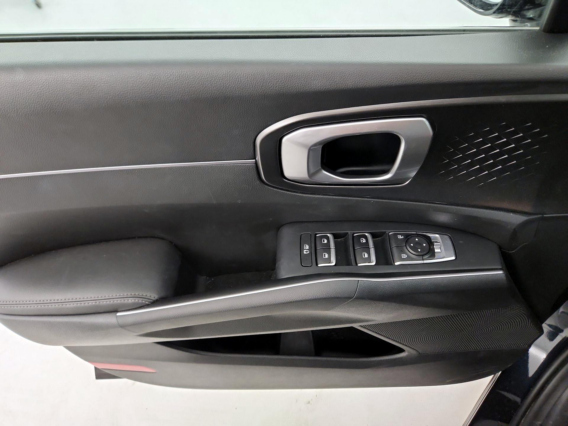 Thumbnail: 2023 Kia Sorento - 12